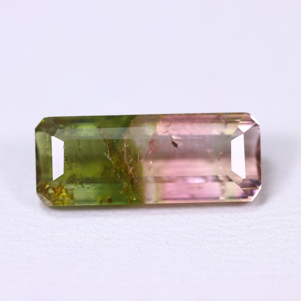 2.59cts Natural Watermelon Tourmaline - Bi-Colour Faceted Cut, 81B: Ksmith Heritage Auctioneers Subject: Natural Tourmaline Origin: Africa Carat Weight: 2.59cts Dimension: 13.2x5.2x3.5 mm Type: Faceted, Polished