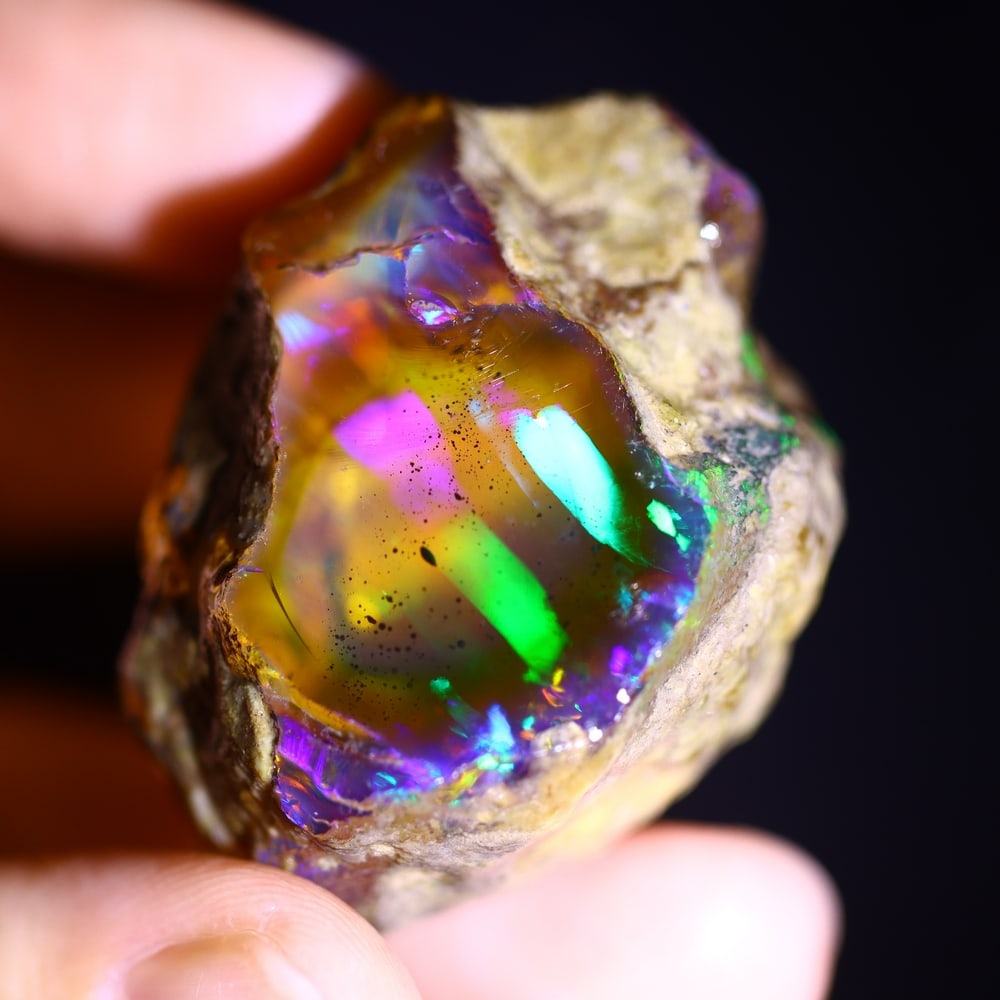 *168.3cts Rainbow Prism Ethiopian Crystal Specimen Rough , 1008E: Ksmith Heritage Auctioneers Subject: Natural Ethiopian Crystal Rough Origin: Ethiopia Carat Weight: 168.3 cts Dimension: 37x30x29 mm Treatment: Unheated Type: Rough Specim