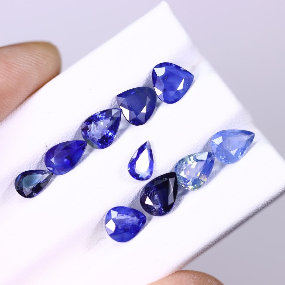 *7.88Ct Heated Blue Sapphire Lot - Polished Faceted , 332C: Ksmith Heritage Auctioneers Subject: Natural Sapphire Carat Weight: 7.88Ct Dimension: 6.2x6.1x2.5 mm Treatment: Heated Type: Faceted, Polished