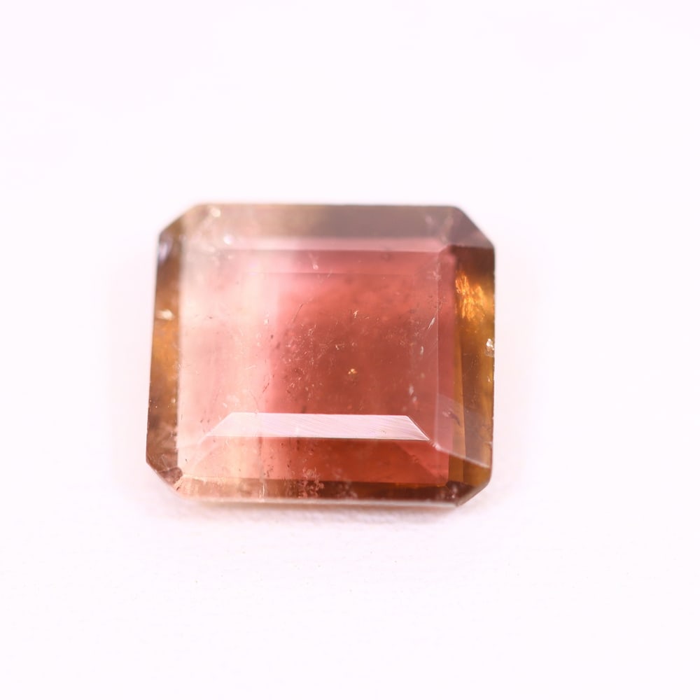 *3.15Ct Natural Watermelon Tourmaline - Bi-Colour Faceted Cut, 158C: Ksmith Heritage Auctioneers Subject: Natural Tourmaline Origin: Africa Carat Weight: 3.15 Ct Dimension: 10.3x9.3x3.4 mm Type: Faceted, Polished