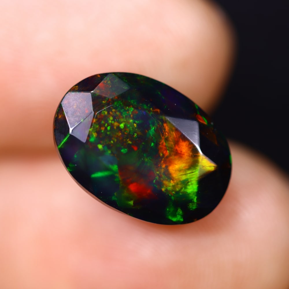 *4.06Ct Smoked Faceted Welo Opal Polished - Ethiopian Opal , 261C: Ksmith Heritage Auctioneers Subject: Natural Ethiopian Welo Opal Origin: Ethiopia Carat Weight: 4.06Ct Dimension: 13.3x9.6x7.2 mm Treatment: Smoked Type: Faceted, Polished