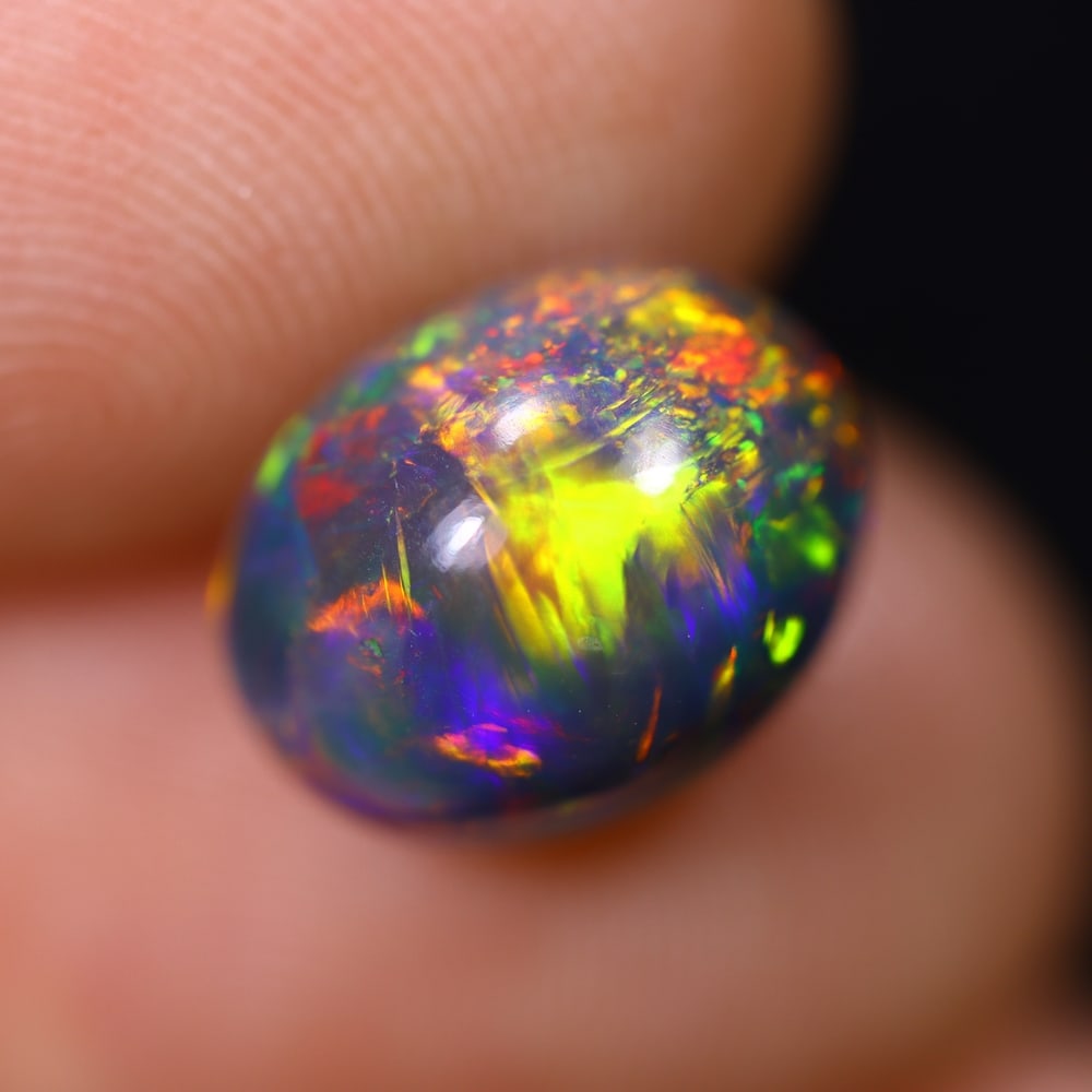 *2.72Ct Welo Black Opal Polished - Ethiopian Opal , 414E: Ksmith Heritage Auctioneers Subject: Natural Ethiopian Welo Black Opal Origin: Ethiopia Carat Weight: 2.72Ct Dimension: 10.9x8.5x5.7 mm Treatment: Smoked Type: Cabochon, P