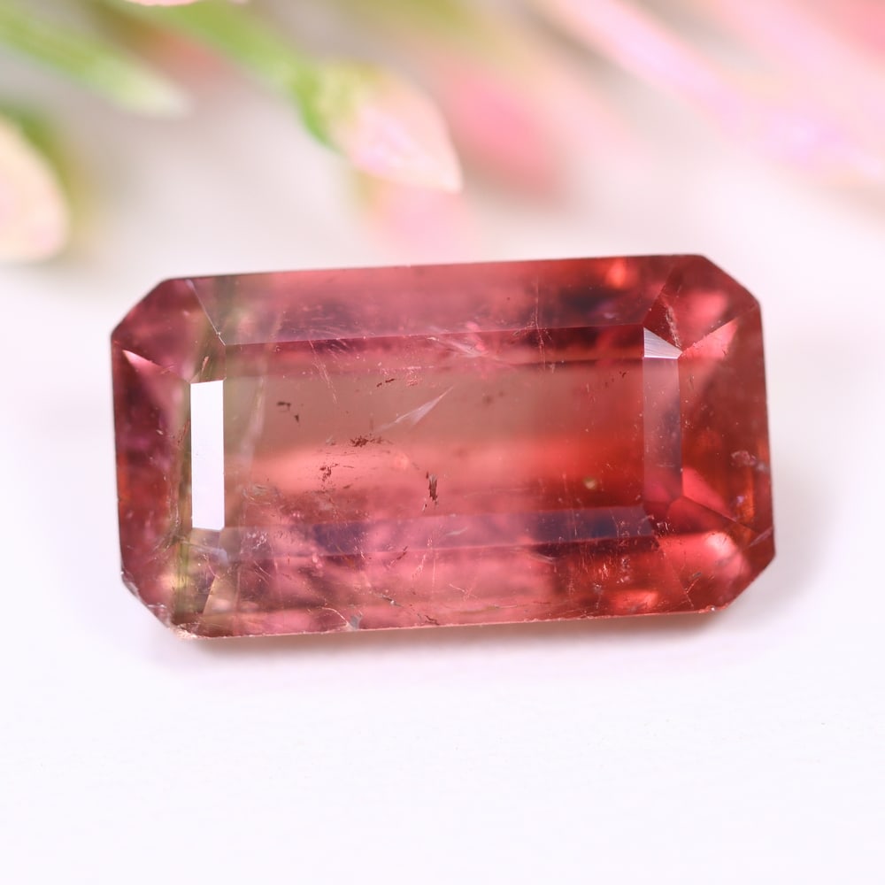 6.67cts Natural Watermelon Tourmaline - Bi-Colour Faceted Cut , 590E: Ksmith Heritage Auctioneers Subject: Natural Tourmaline Origin: Africa Carat Weight: 6.67 cts Dimension: 14.7x8.2x5.9 mm Type: Faceted, Polished