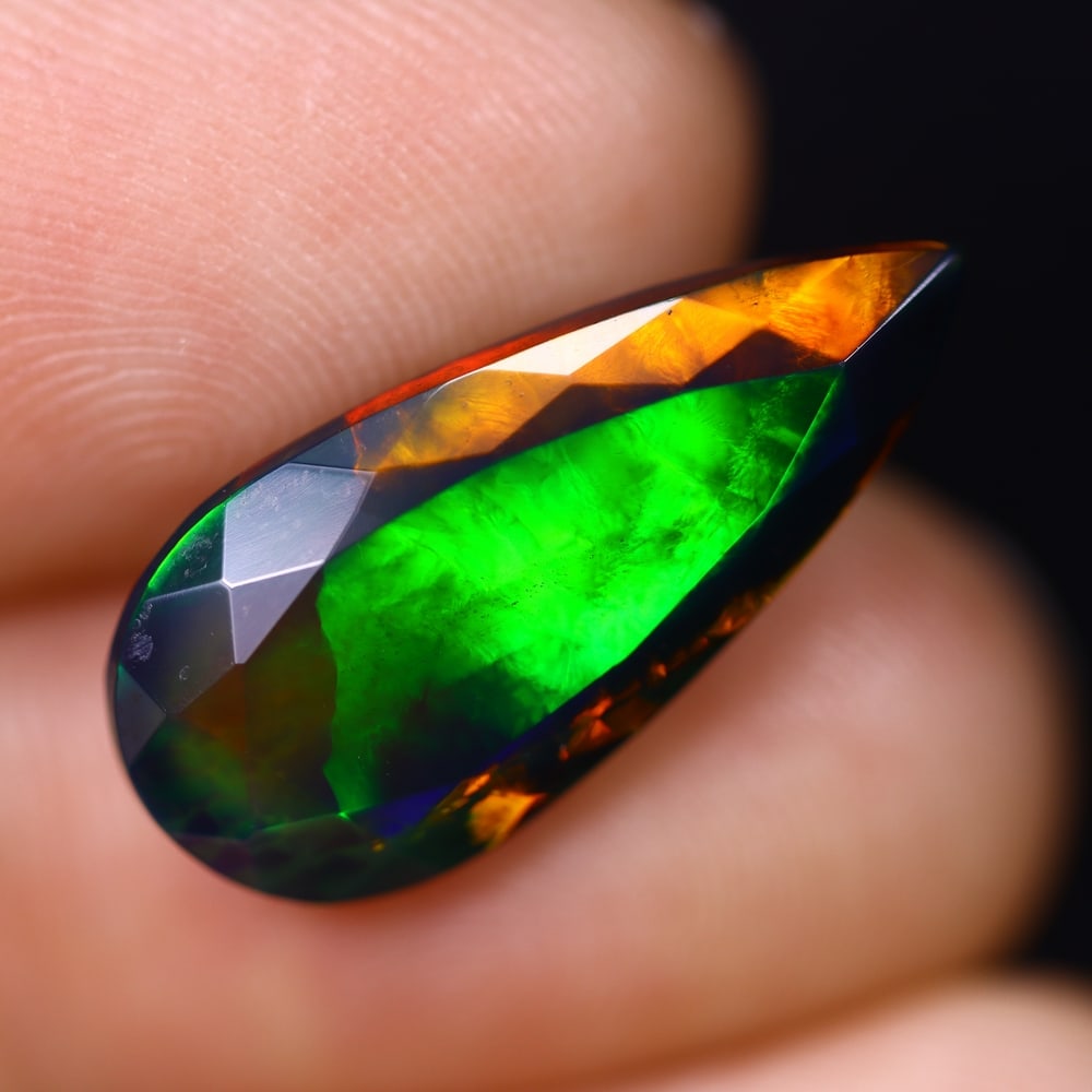 *5.42Ct Smoked Faceted Welo Opal Polished - Ethiopian Opal , 287C: Ksmith Heritage Auctioneers Subject: Natural Ethiopian Welo Opal Origin: Ethiopia Carat Weight: 5.42Ct Dimension: 20.7x9.6x6.3 mm Treatment: Smoked Type: Faceted, Polished