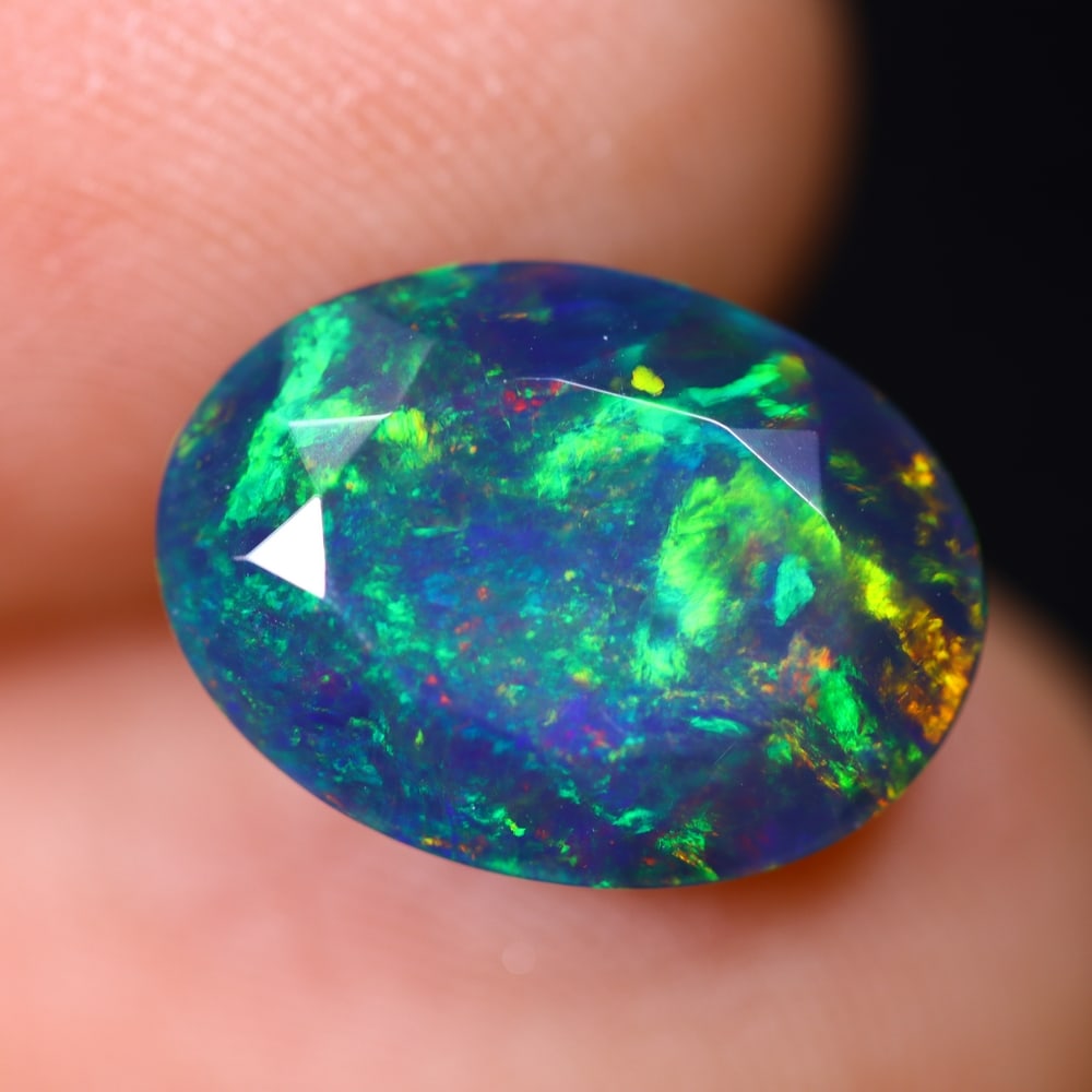 *2.87Ct Welo Black Opal - Ethiopian Opal - Faceted Polished , 1191E: Ksmith Heritage Auctioneers Subject: Natural Ethiopian Welo Black Opal Origin: Ethiopia Carat Weight: 2.87Ct Dimension: 13x9.6x5.2 mm Treatment: Smoked Type: Faceted, Poli