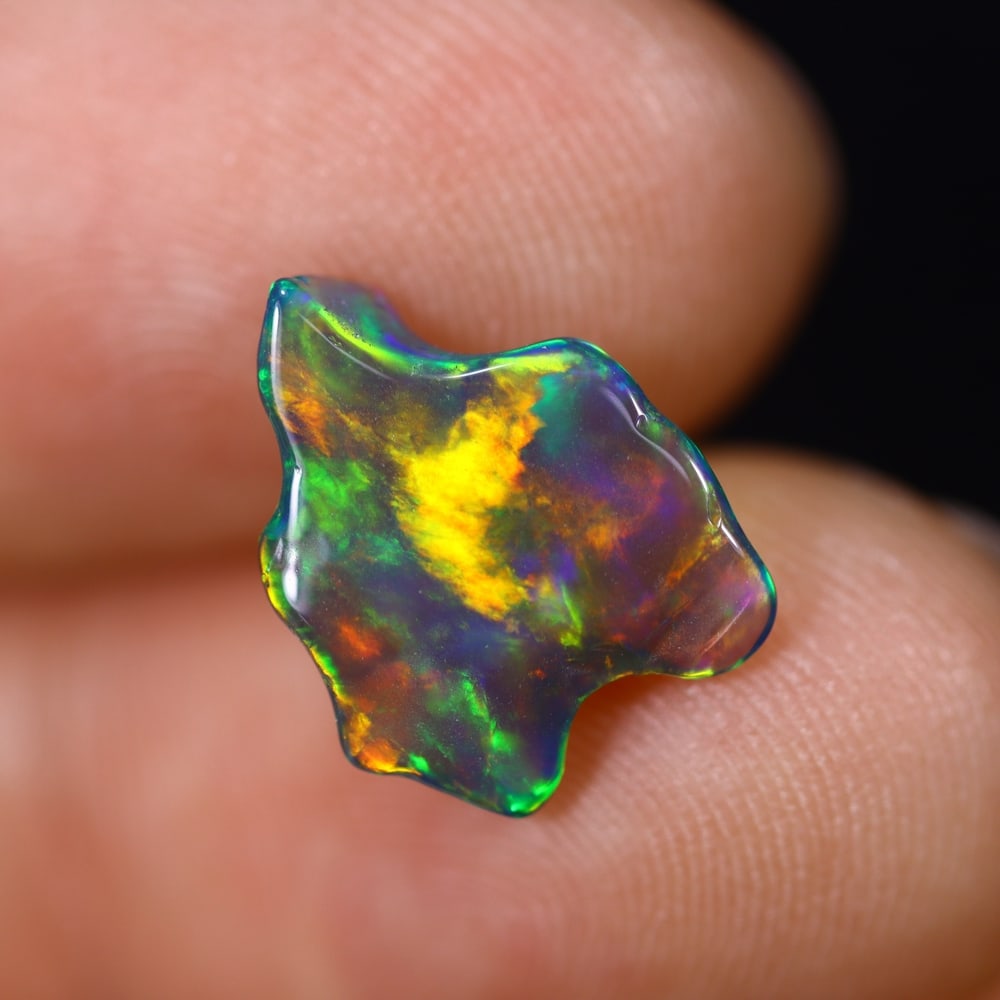 *1.56Ct Smoked Freeform Welo Opal Polished - Ethiopian Opal , 206C: Ksmith Heritage Auctioneers Subject: Natural Ethiopian Welo Opal Origin: Ethiopia Carat Weight: 1.56Ct Dimension: 12.7x10.2x3 mm Treatment: Smoked Type: Freeform, Polished
