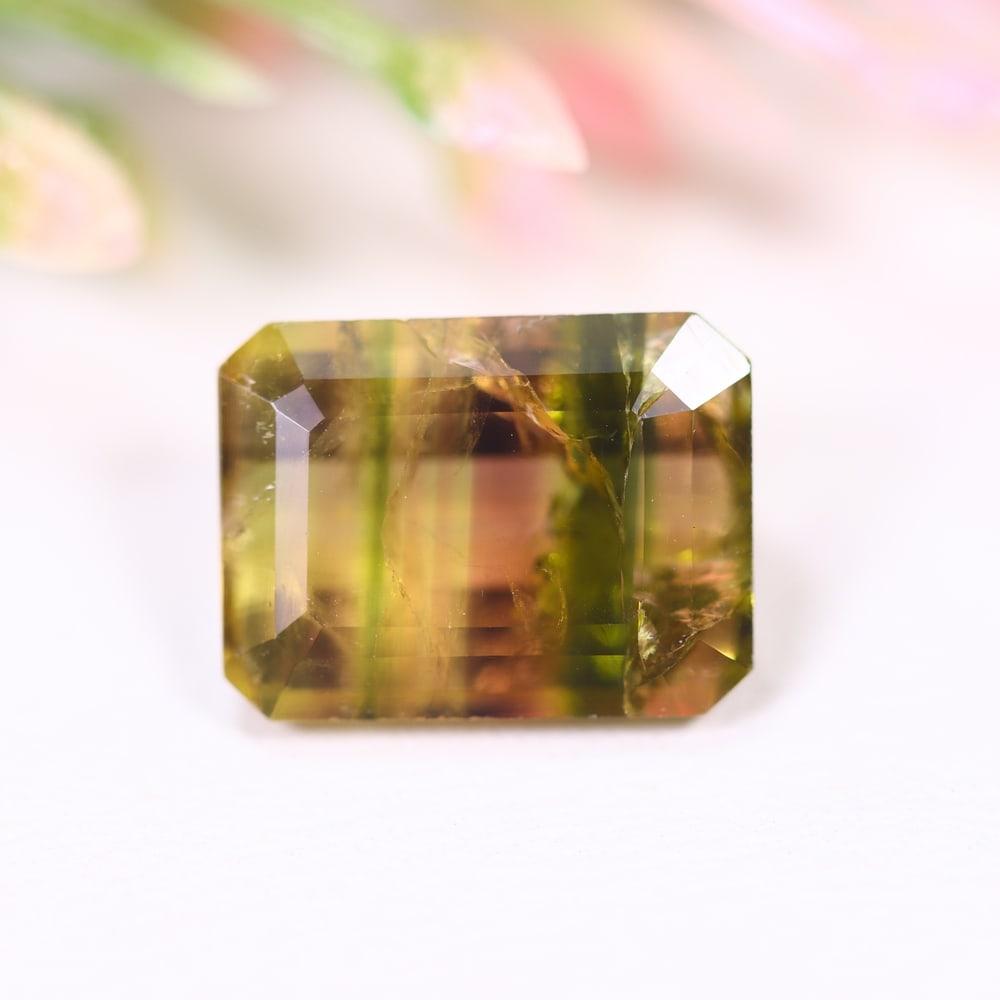 4.32cts Natural Watermelon Tourmaline - Bi-Colour Faceted Cut , 73E: Ksmith Heritage Auctioneers Subject: Natural Tourmaline Origin: Africa Carat Weight: 4.32cts Dimension: 10.8x8.2x5.3 mm Type: Faceted, Polished