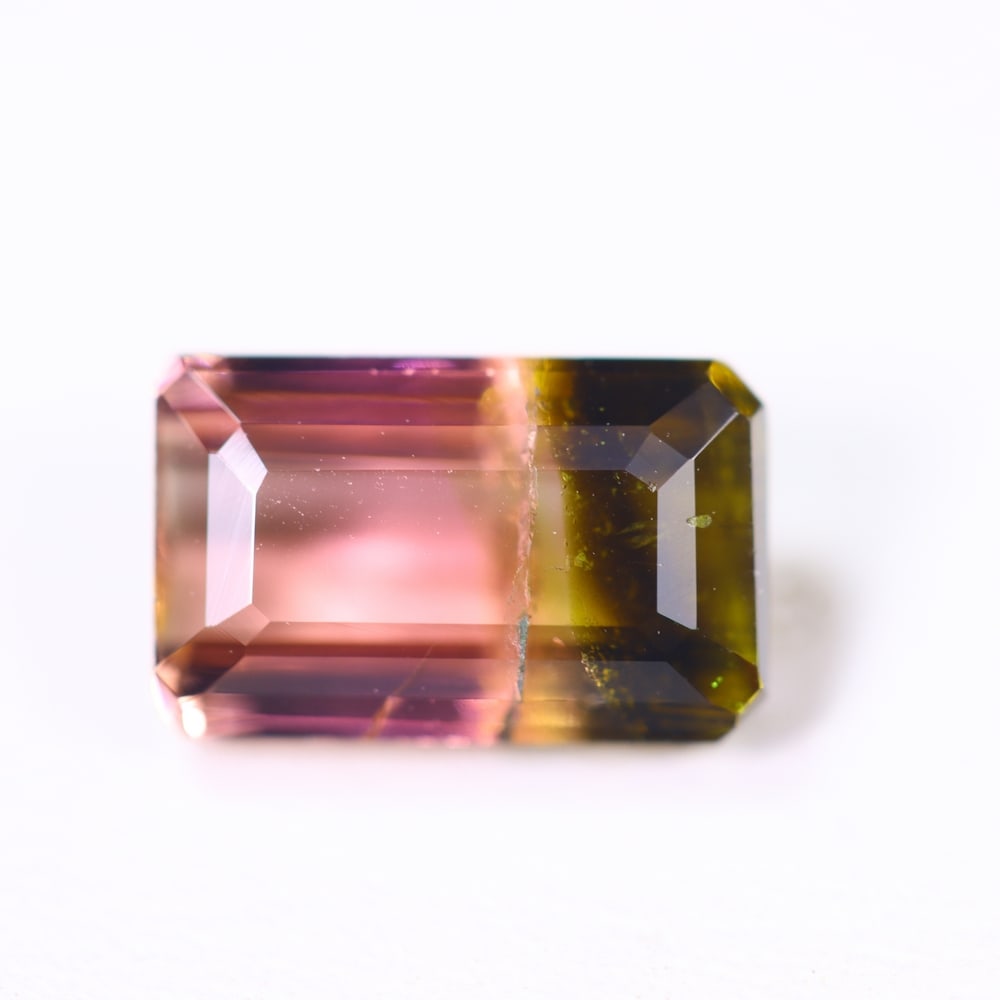 2.52cts Natural Watermelon Tourmaline - Bi-Colour Faceted Cut , 95E: Ksmith Heritage Auctioneers Subject: Natural Tourmaline Origin: Africa Carat Weight: 2.52 cts Dimension: 9.3x5.8x4.5 mm Type: Faceted, Polished