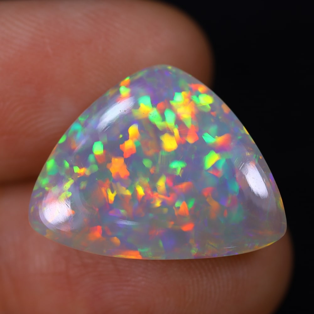 *7.04Ct Welo Opal Polished - Ethiopian Opal, 584B: Ksmith Heritage Auctioneers Subject: Natural Ethiopian Welo Opal Origin: Ethiopia Carat Weight: 7.04Ct Dimension: 20.3x15.6x5 mm Treatment: Natural Untreated Type: Cabochon, Po