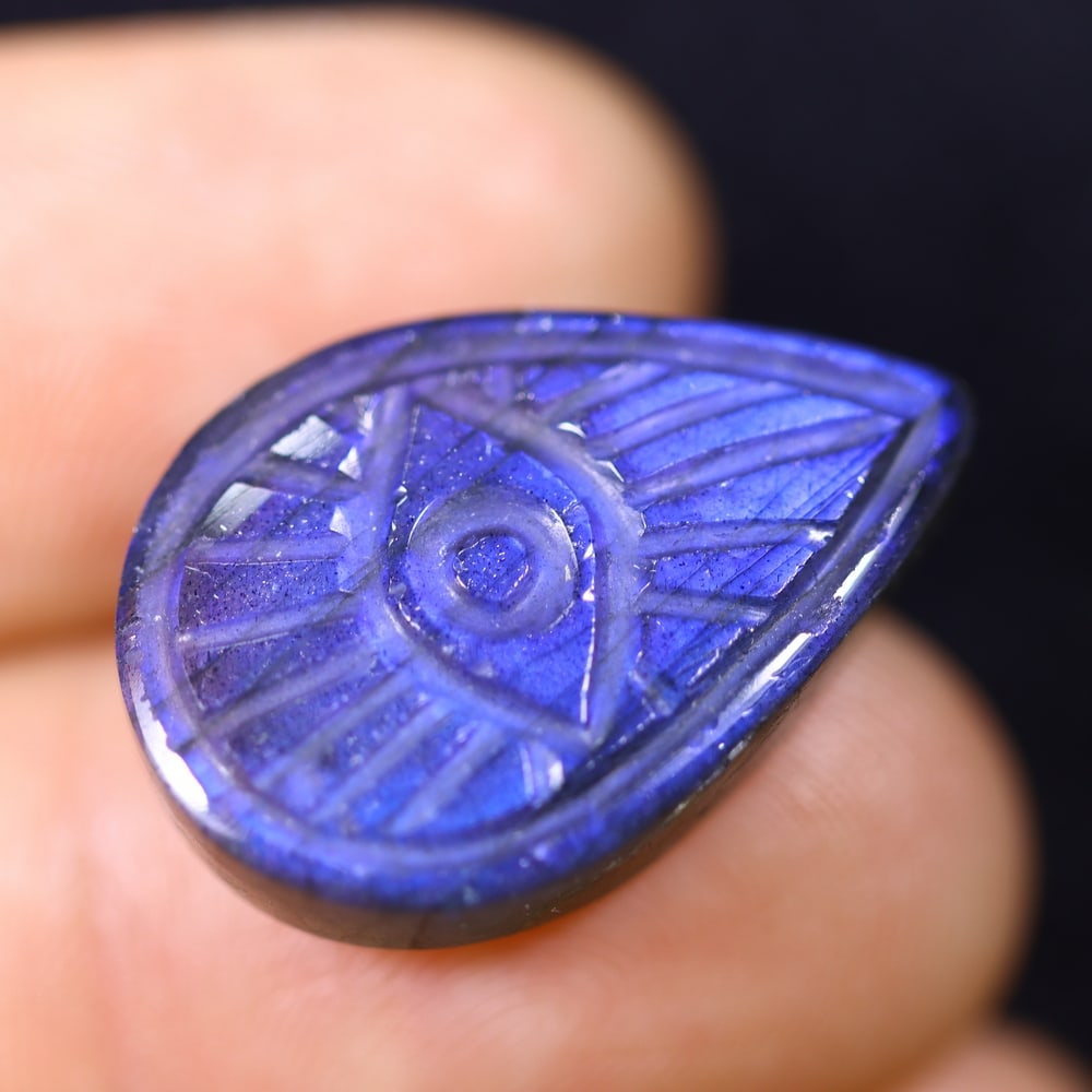 15.58cts Labradorite Evil Eye - Carving , 479E: Ksmith Heritage Auctioneers Subject: Natural Labradorite Origin: India Carat Weight: 15.58cts Dimension: 22.2x14.9x5.5 mm Treatment: Unheated Type: Carving