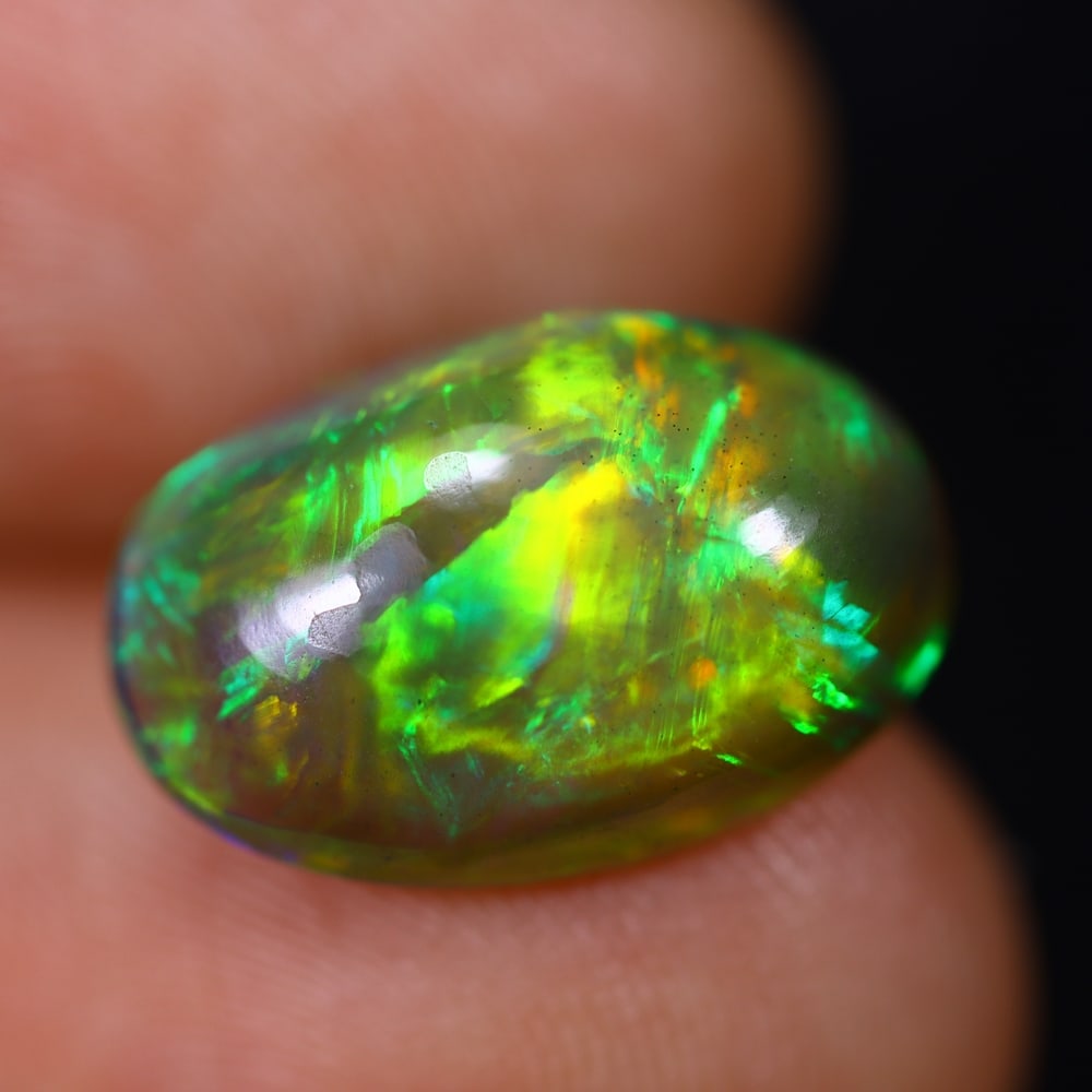 *4.49Ct Welo Black Opal Polished - Ethiopian Opal, 642B: Ksmith Heritage Auctioneers Subject: Natural Ethiopian Welo Black Opal Origin: Ethiopia Carat Weight: 4.49Ct Dimension: 15.3x10.2x5.4 mm Treatment: Smoked Type: Cabochon, Polis