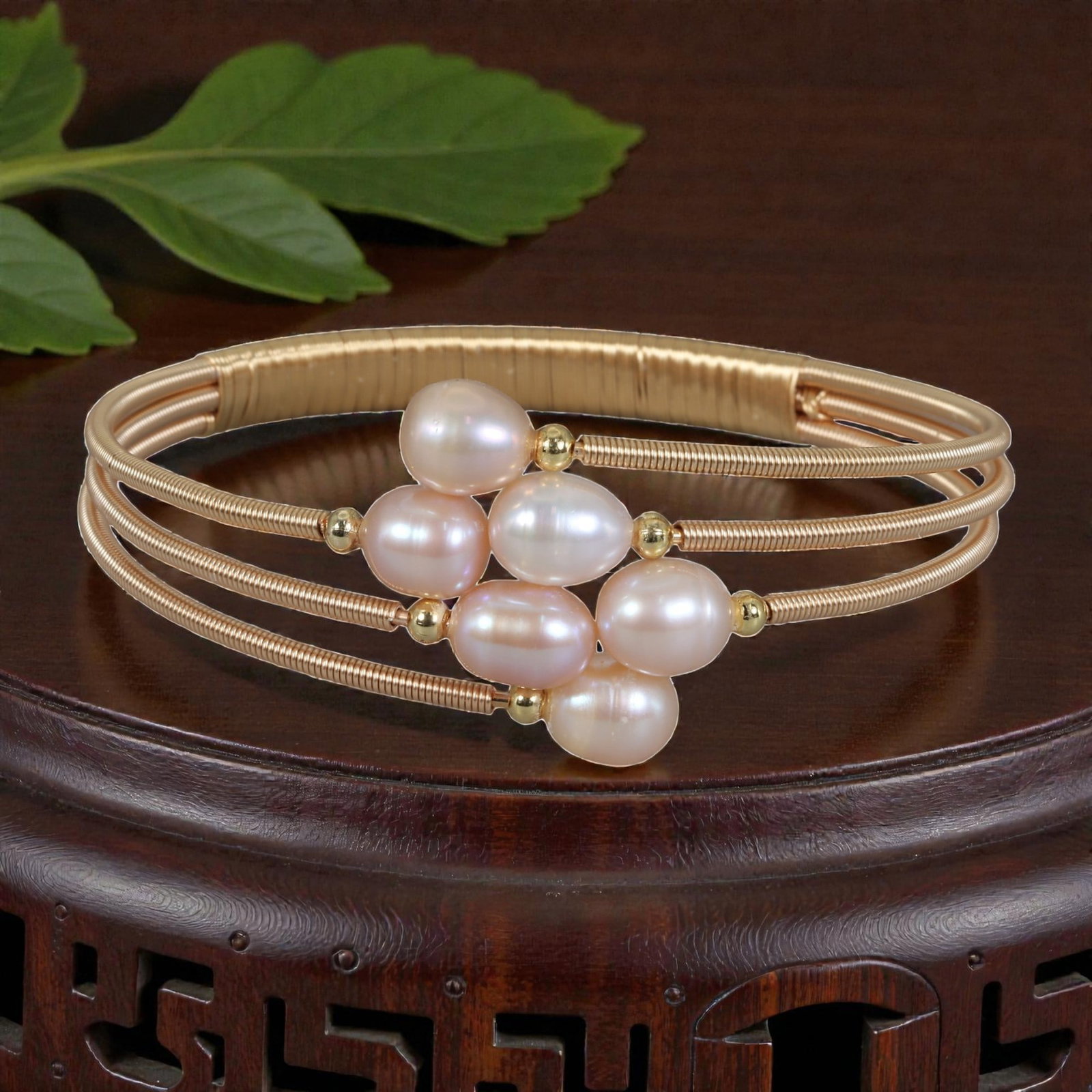 Natural Freshwater Pearl Gold Gilt Sketchable Wire Bangle Bracelet - 6-Pearl Cluster Design, 8EB: A delicate sketchable wire bangle bracelet crafted in gold gilt finish, featuring a lush 6-pearl cluster of natural freshwater pearls. The soft, lustrous pearls are arranged in a clustered floral-insp
