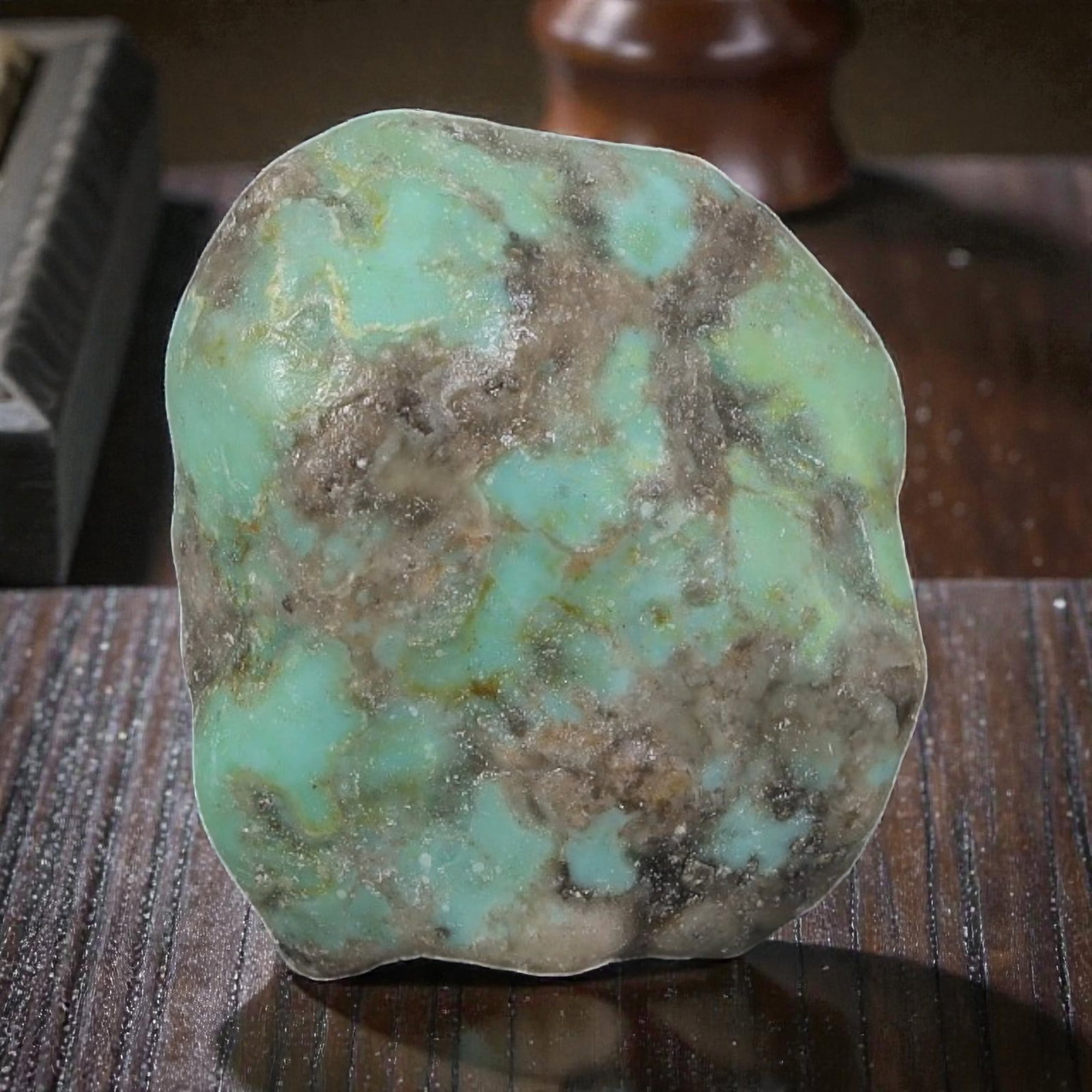 28ct Natural Kingman Turquoise Rough - Arizona USA, 36EB: This is a natural Kingman turquoise rough stone, measuring approximately 2.2x1.8cm with a total carat weight of 28ct. The stone features a vibrant light blue-green turquoise matrix, naturally accented