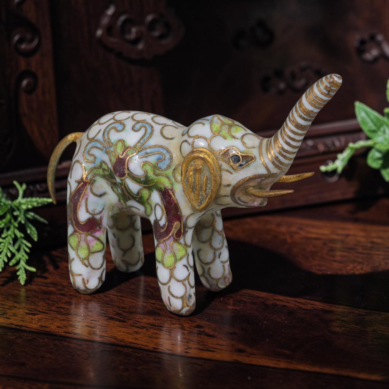 Vintage Chinese White Cloisonne Auspicious Elephant Figurine - Gilded Floral Scroll Mini Animal,: This miniature copper cloisonne elephant statuette measures 6cm in length and 3cm in height, crafted with an upward raised trunk, a classic feng shui symbol representing good fortune and prosperity. T