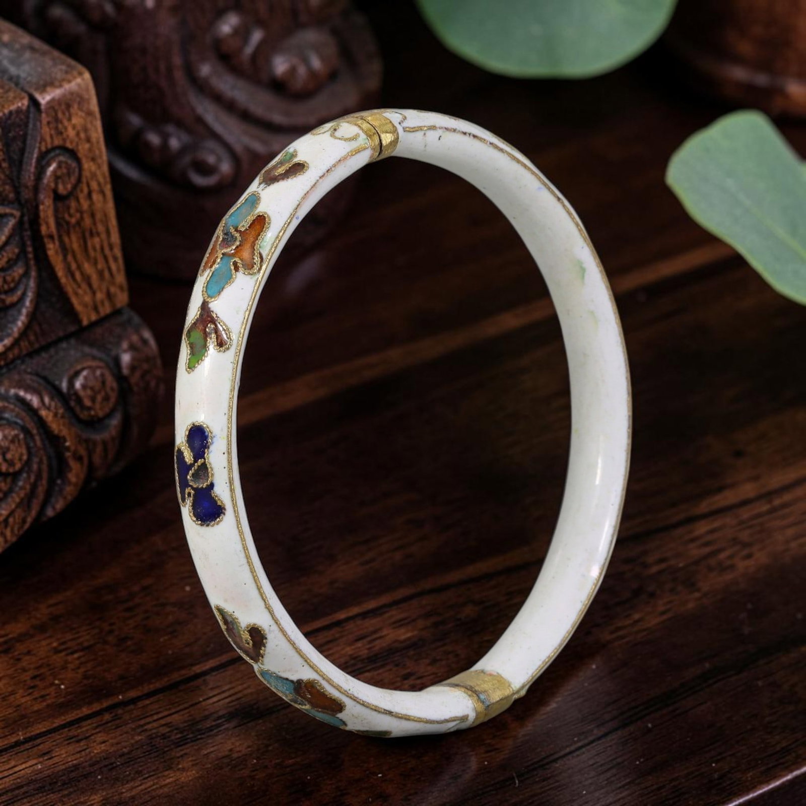 Vintage Chinese Cloisonne Bangle - White Gilded Floral Enamel Bracelet, 21AS: Crafted from brass core paired with classic Chinese cloisonne copper filigree wire craftsmanship, this hinged circular bangle features a smooth creamy white enamel body trimmed with delicate gilded ed