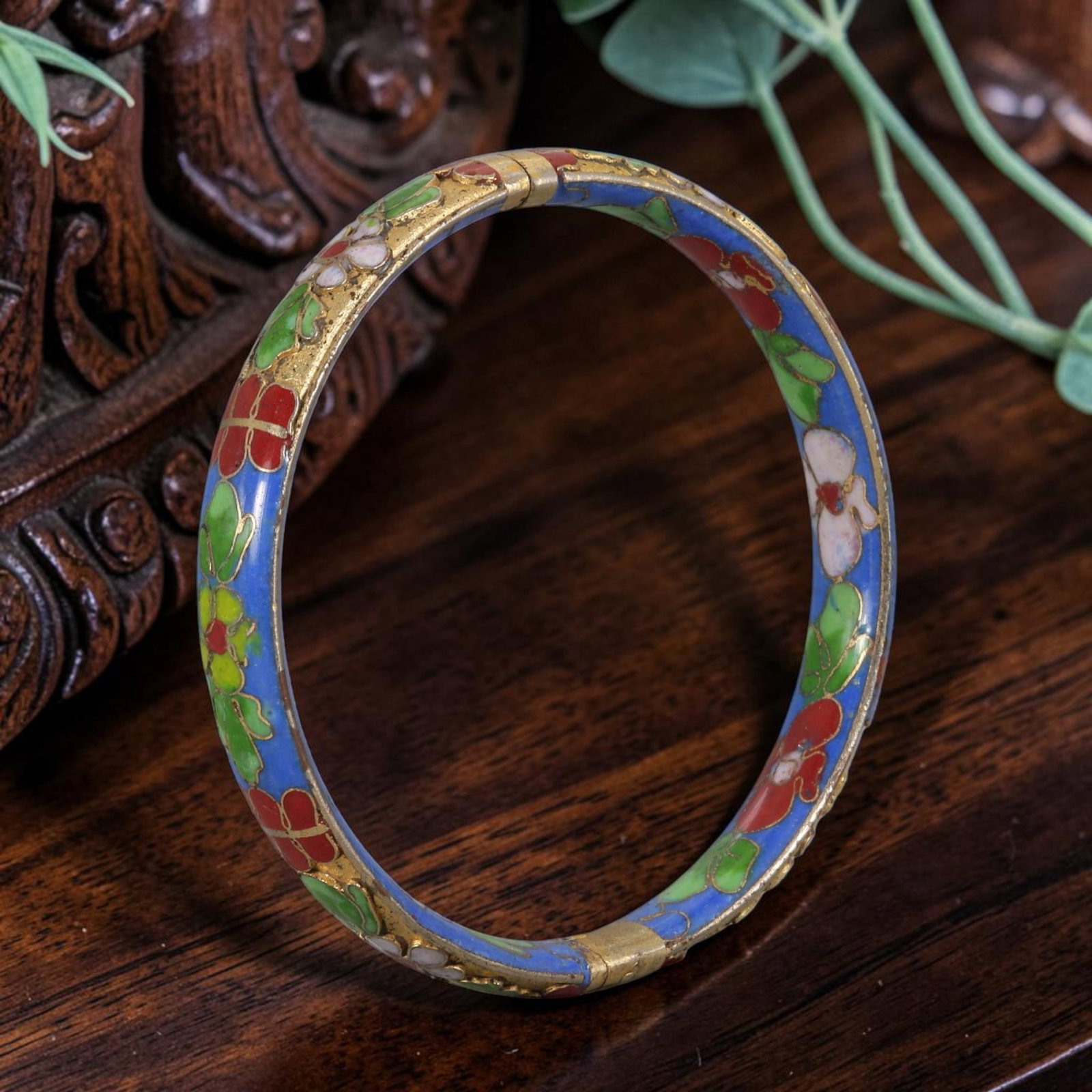 Vintage Chinese Cloisonne Bangle - Cobalt Gilded Floral Enamel Bracelet, 2AS: Crafted from brass core with traditional Chinese cloisonne copper filigree wirework, this hinged circular bangle features vivid cobalt blue enamel ground edged with gilded trim, decorated with scatter