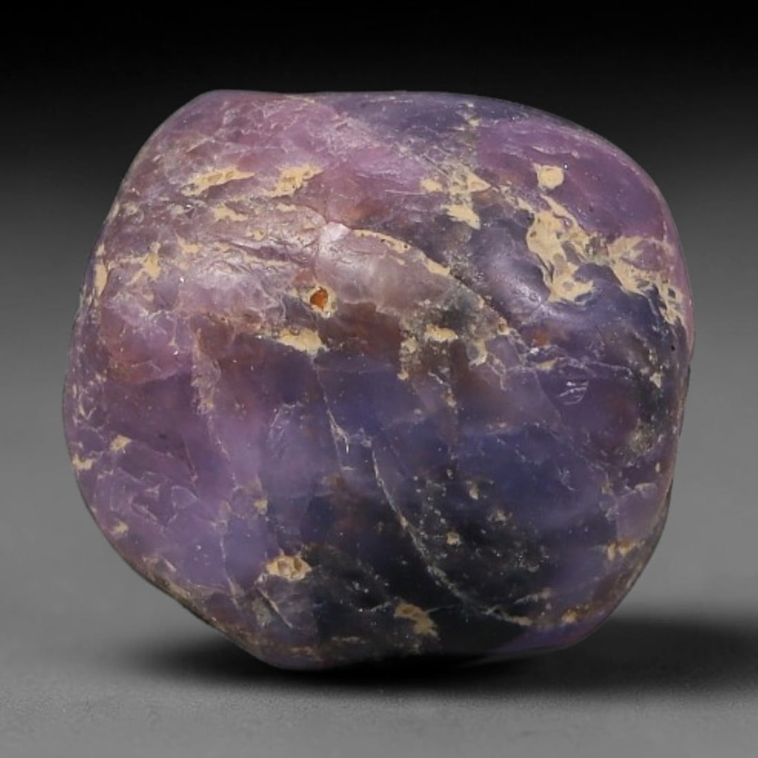 22.18ct Natural Unheated Sri Lankan Purplish Blue Sapphire Rough, 94FC: This natural corundum rough is an unheated purplish blue sapphire sourced from Sri Lankan alluvial gem deposits, featuring an irregular natural native form with residual pale yellow-brown mineral matr