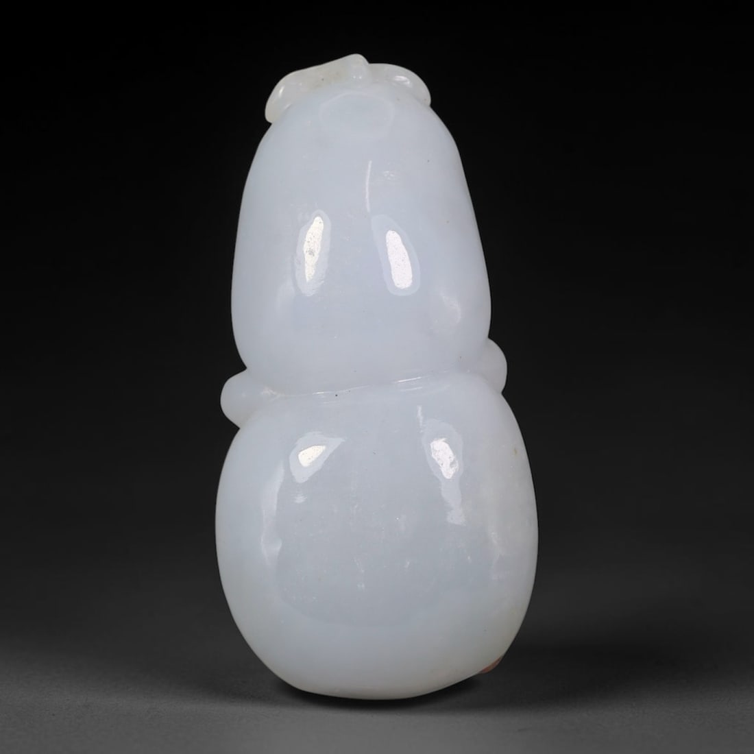 Natural Vintage Burmese Type A Jadeite Jade Double Gourd Hulu Pendant, 46AA: Hand-carved vintage auspicious pendant crafted from fully untreated natural Burmese Type A jadeite jade, measuring 4.4cm x 2.2cm. This smooth solid carving takes the classic double-gourd Hulu shape, a