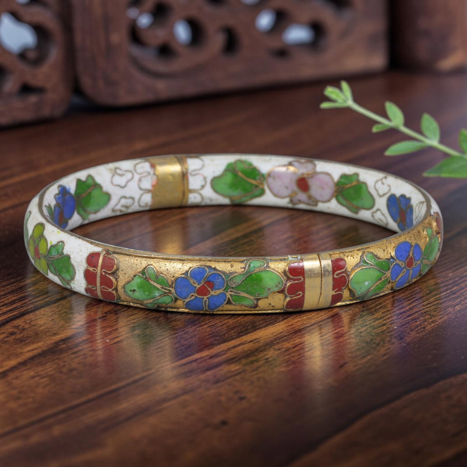Vintage Chinese Cloisonne Bangle - Gilded Floral Enamel Bracelet, 78FD: Crafted on gilded metal with traditional Chinese cloisonne twisted wire filigree, this split hinged bangle combines polished gold-toned metal framing with white enamel panels decorated with layered fl