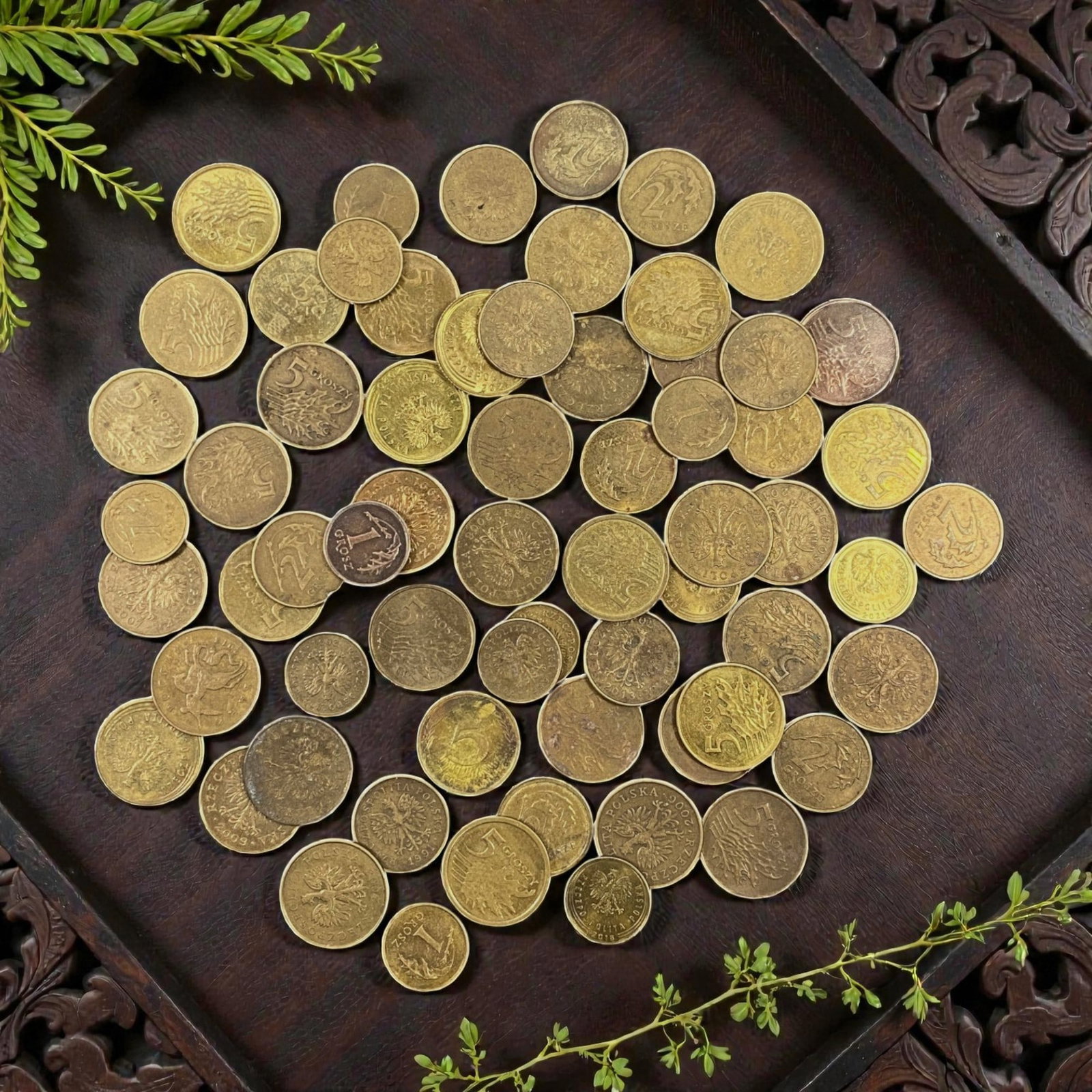 POLAND: Post-Transition Identity - Grosz Bulk Coin Lot, 4V: This extensive lot of Polish Grosz coins showcases the enduring crowned white eagle, Poland's most recognizable national emblem. Denominations range from 1 to 5 Grosz, minted in brass during the post-