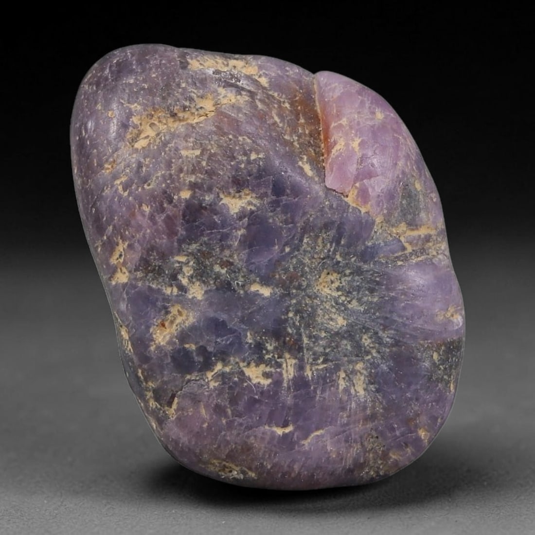 28ct Natural Unheated Sri Lankan Purplish Blue Sapphire Rough, 73FC: This natural corundum rough is an unheated purplish blue sapphire sourced from Sri Lankan alluvial gem deposits, featuring an irregular natural native form with residual pale yellow-brown mineral matr