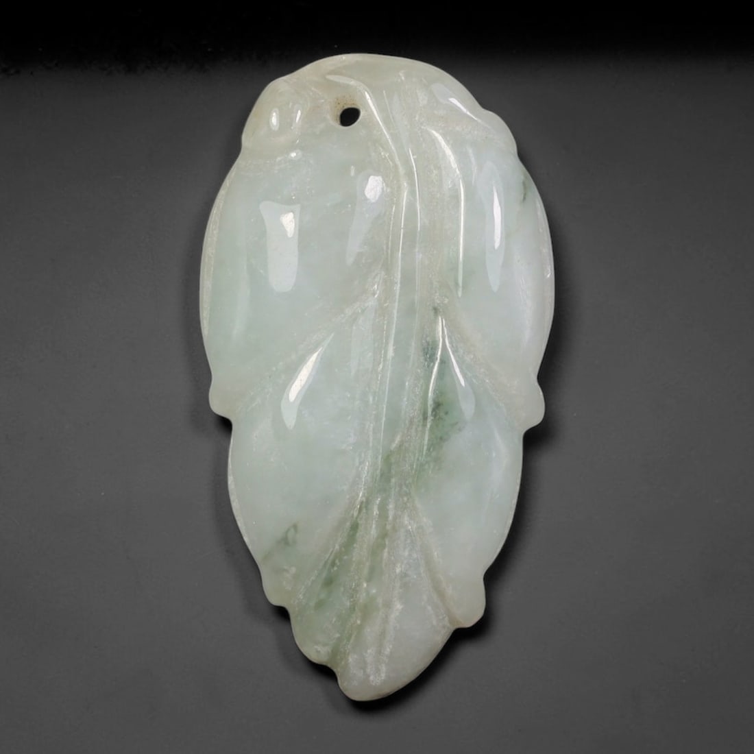 Natural Vintage Burmese Type A Jadeite Jade Floating Green Vein Leaf Pendant, 59AA: Hand-carved vintage wearable pendant made of fully untreated natural Burmese Type A jadeite jade, sized 3.5cm x 2cm. Sculpted into a classic elongated leaf form representing thriving fortune and smoot