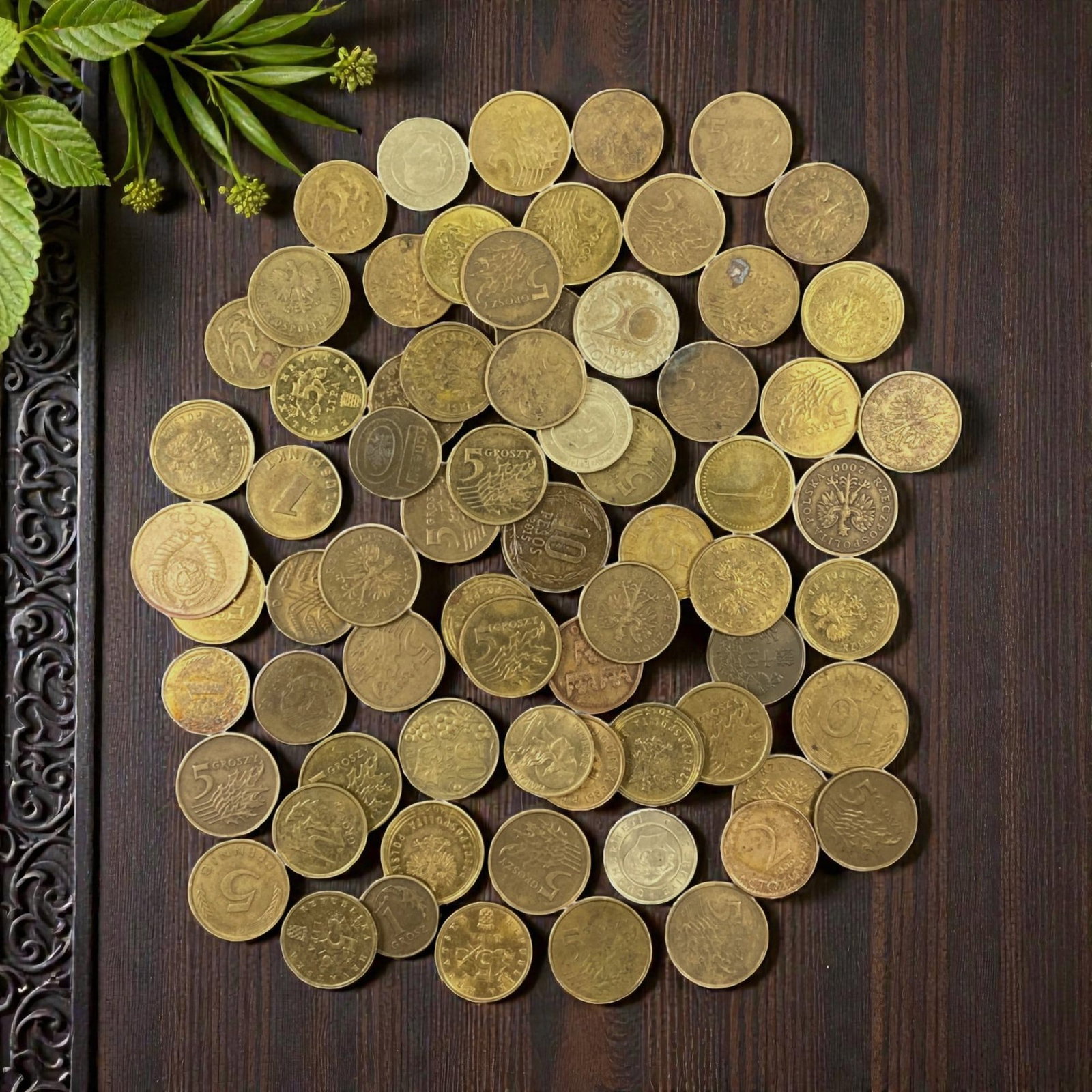 POLAND: Post-Transition Identity - Grosz Bulk Coin Lot, 7V: This extensive lot of Polish Grosz coins showcases the enduring crowned white eagle, Poland's most recognizable national emblem. Denominations range from 1 to 5 Grosz, minted in brass and aluminum-bro