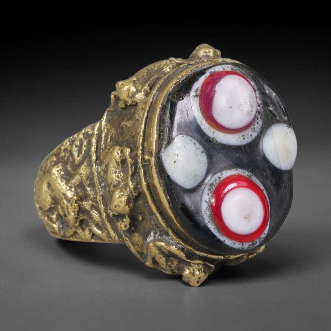 Antique Islamic Millefiori Evil Eye Glass Cabochon Set Vintage Signet Ring (1700-1900 CE), 16AM: The primary collectible value resides within the inset antique millefiori evil-eye glass cabochon, authentic genuine antique glass (distinguished from earlier ancient glass and modern vintage glass) c