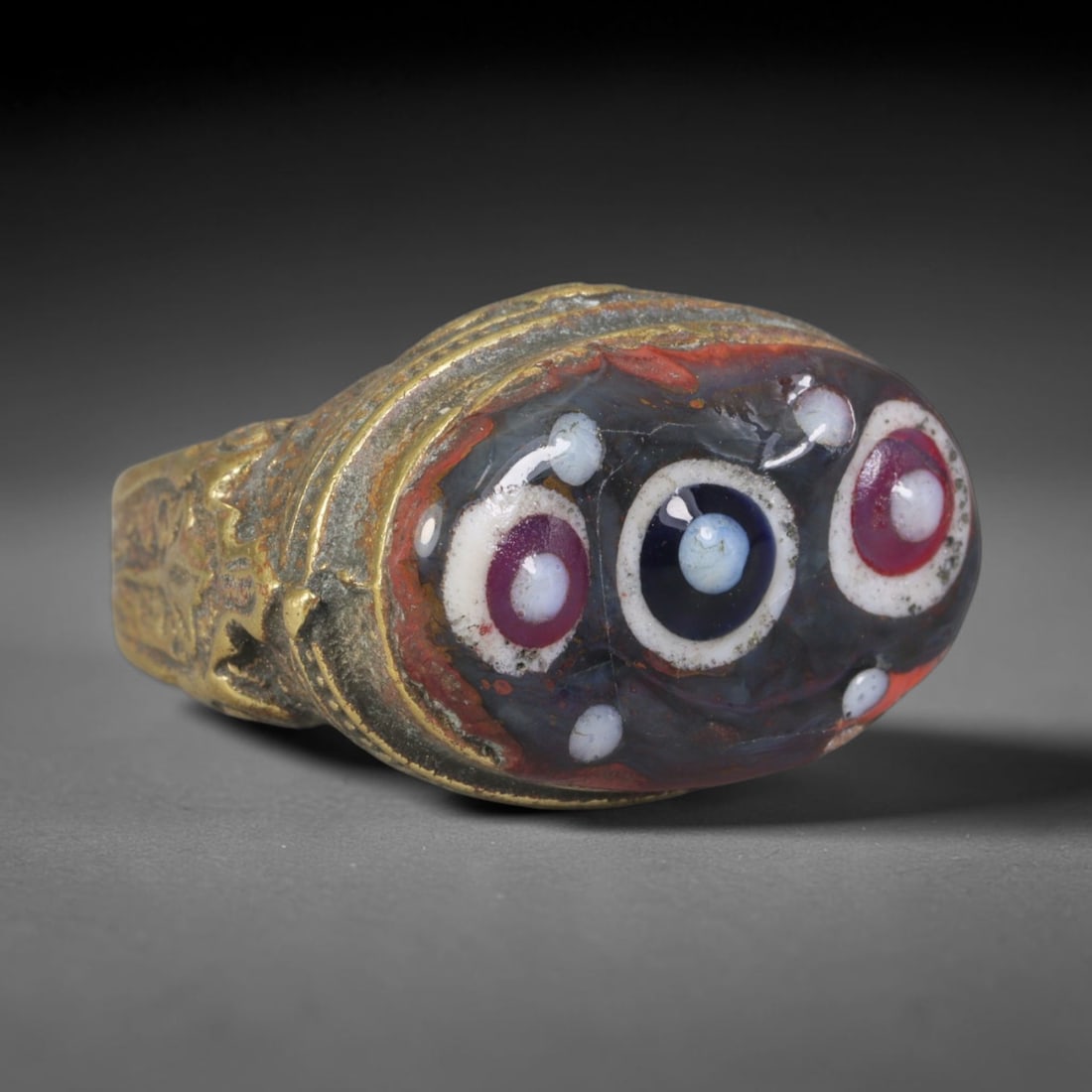 Antique Islamic Millefiori Evil Eye Glass Cabochon Set Vintage Signet Ring (1700-1900 CE), 47AM: The primary collectible value resides within the inset antique millefiori evil-eye glass cabochon, authentic genuine antique glass (distinguished from earlier ancient glass and modern vintage glass) c