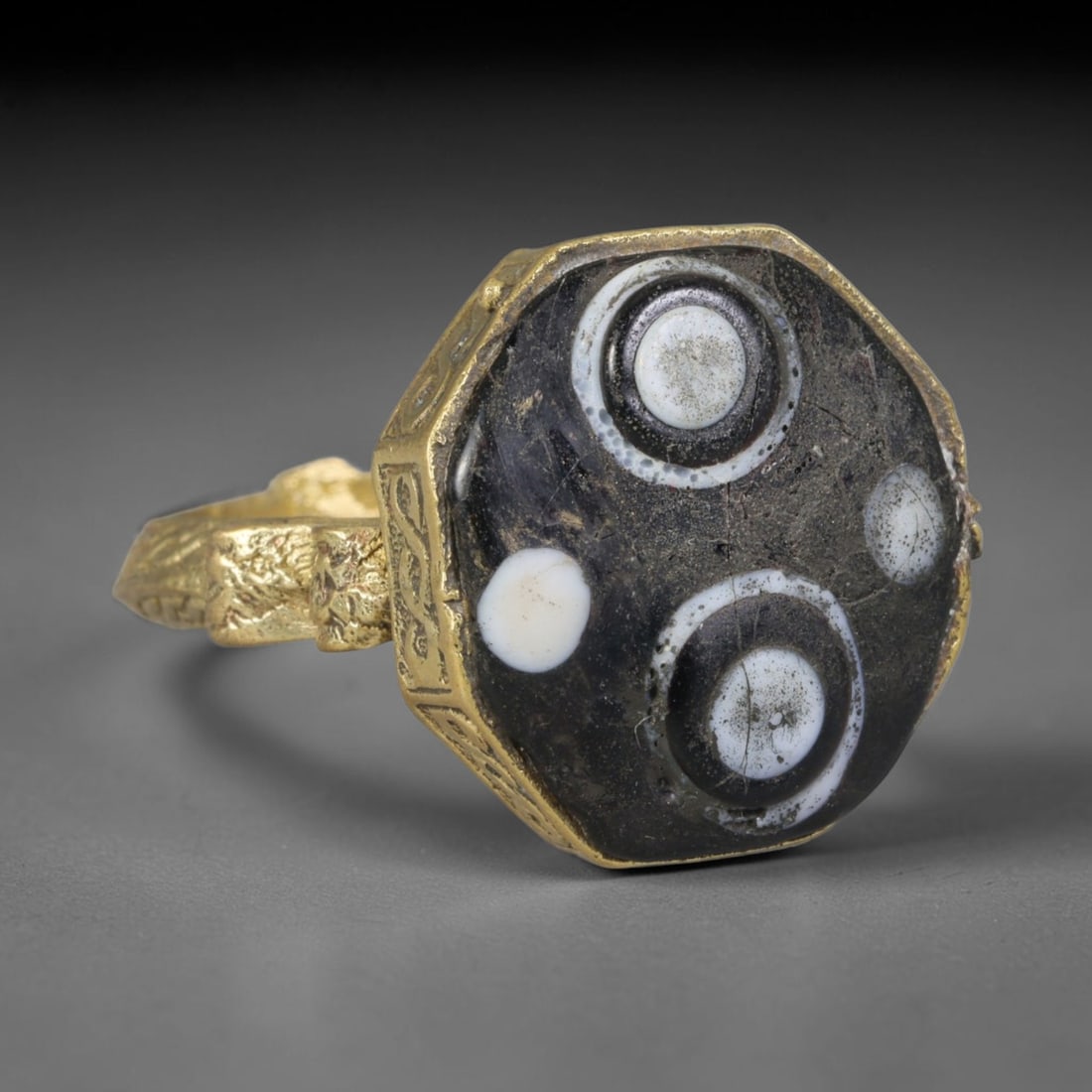 Antique Islamic Millefiori Evil Eye Glass Cabochon Set Vintage Signet Ring (1700-1900 CE), 15AM: The primary collectible value resides within the inset antique millefiori evil-eye glass cabochon, authentic genuine antique glass (distinguished from earlier ancient glass and modern vintage glass) c