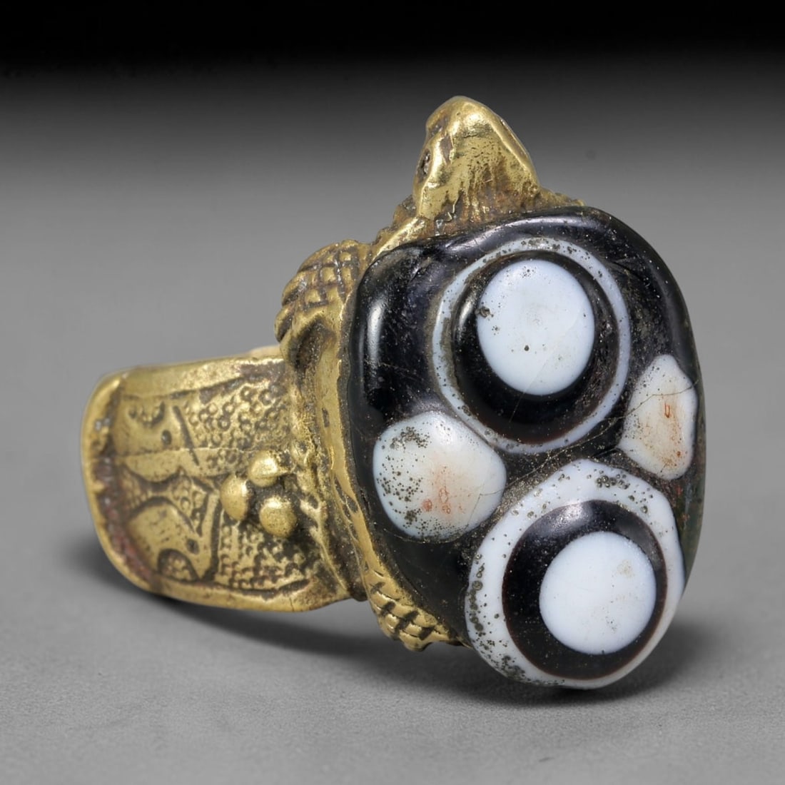 Antique Islamic Millefiori Evil Eye Glass Cabochon Set Vintage Signet Ring (1700-1900 CE), 11AN: The primary collectible value resides within the inset antique millefiori evil-eye glass cabochon, authentic genuine antique glass (distinguished from earlier ancient glass and modern vintage glass) c