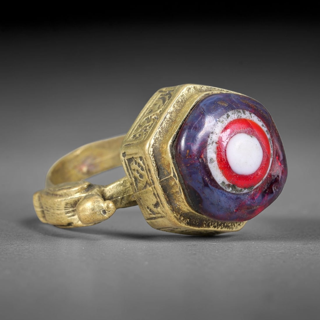 Antique Islamic Millefiori Evil Eye Glass Cabochon Set Vintage Signet Ring (1700-1900 CE), 5AN: The primary collectible value resides within the inset antique millefiori evil-eye glass cabochon, authentic genuine antique glass (distinguished from earlier ancient glass and modern vintage glass) c