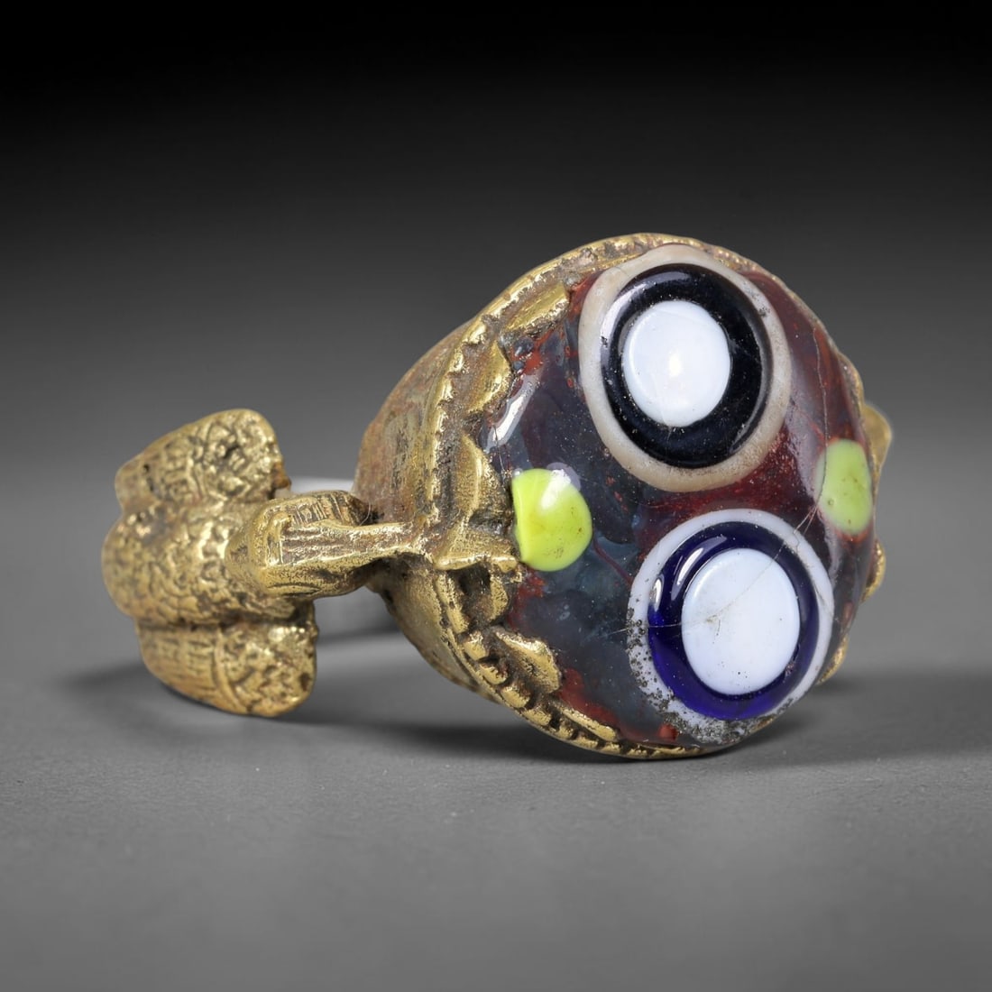 Antique Islamic Millefiori Evil Eye Glass Cabochon Set Vintage Signet Ring (1700-1900 CE), 17AN: The primary collectible value resides within the inset antique millefiori evil-eye glass cabochon, authentic genuine antique glass (distinguished from earlier ancient glass and modern vintage glass) c