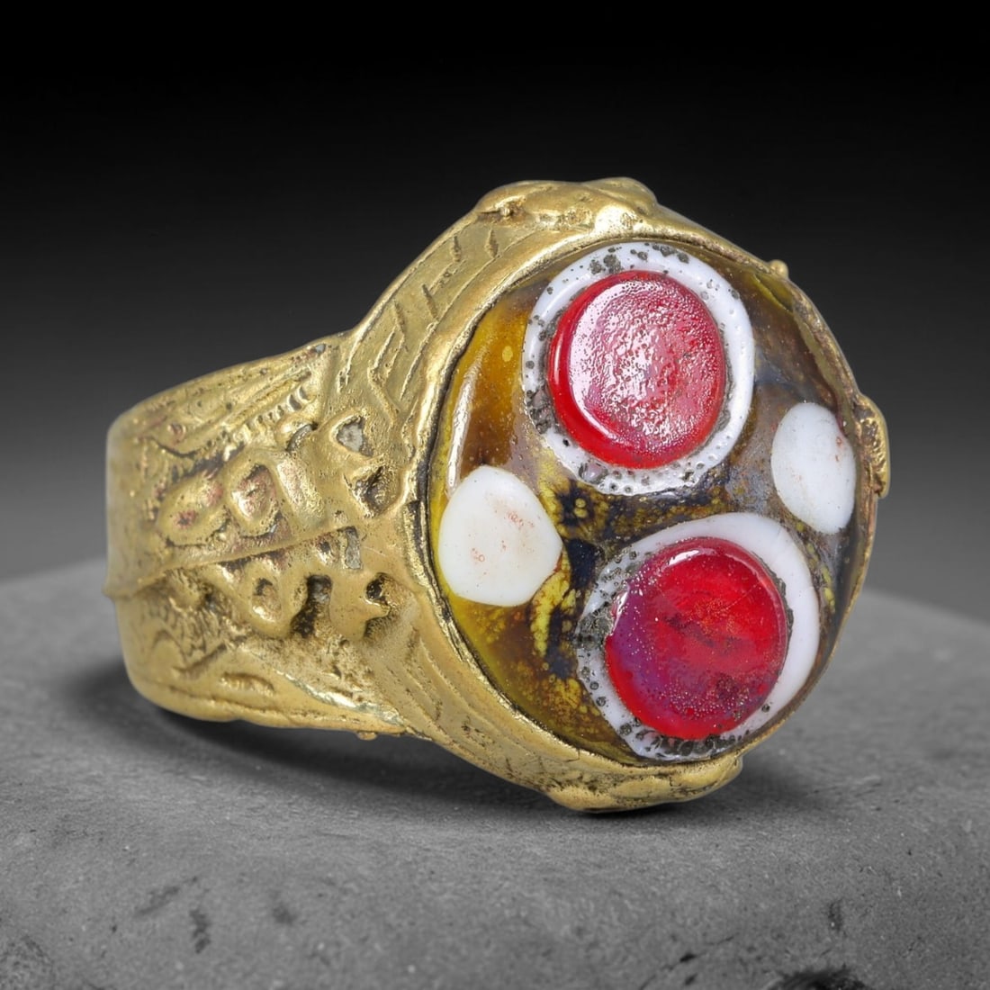 Antique Islamic Millefiori Evil Eye Glass Cabochon Set Vintage Signet Ring (1700-1900 CE), 4AN: The primary collectible value resides within the inset antique millefiori evil-eye glass cabochon, authentic genuine antique glass (distinguished from earlier ancient glass and modern vintage glass) c
