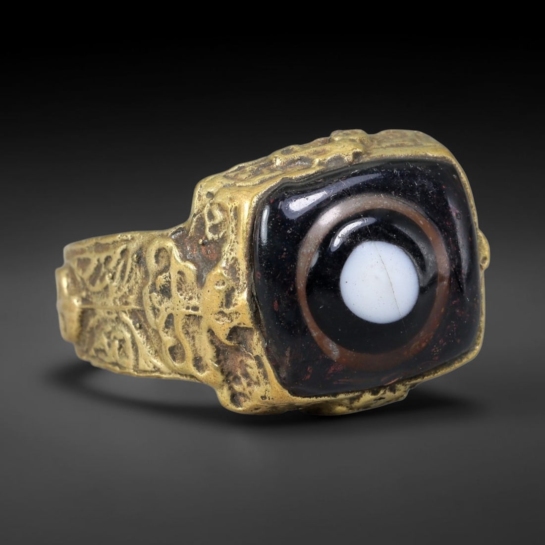 Antique Islamic Millefiori Evil Eye Glass Cabochon Set Vintage Signet Ring (1700-1900 CE), 28AN: The primary collectible value resides within the inset antique millefiori evil-eye glass cabochon, authentic genuine antique glass (distinguished from earlier ancient glass and modern vintage glass) c