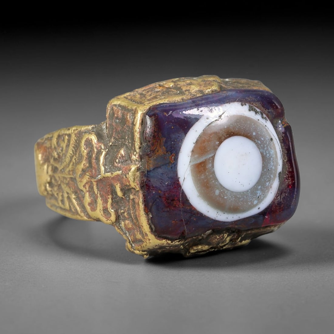 Antique Islamic Millefiori Evil Eye Glass Cabochon Set Vintage Signet Ring (1700-1900 CE), 35AN: The primary collectible value resides within the inset antique millefiori evil-eye glass cabochon, authentic genuine antique glass (distinguished from earlier ancient glass and modern vintage glass) c