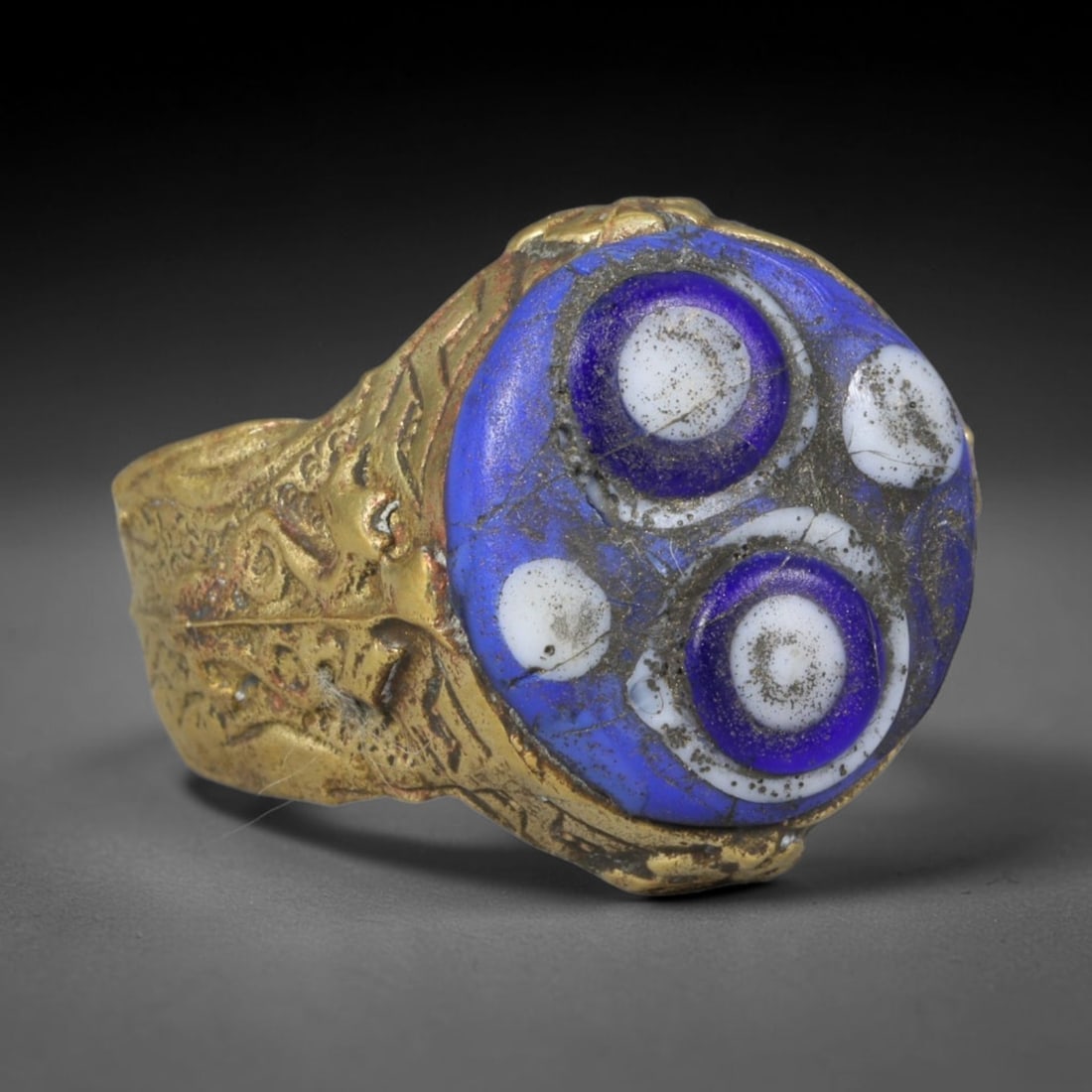 Antique Islamic Millefiori Evil Eye Glass Cabochon Set Vintage Signet Ring (1700-1900 CE), 24AM: The primary collectible value resides within the inset antique millefiori evil-eye glass cabochon, authentic genuine antique glass (distinguished from earlier ancient glass and modern vintage glass) c