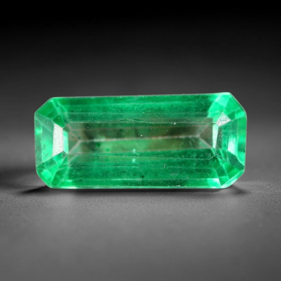 4.27 Carats Natural Brazil Vivid Green Topaz Loose Gemstone, 5FE: This natural Brazil topaz with recorded dimensions of 14.4x6.5x4.4mm, featuring a bright saturated green tone achieved via color coating treatment across the gem surface, with faint subtle natural int