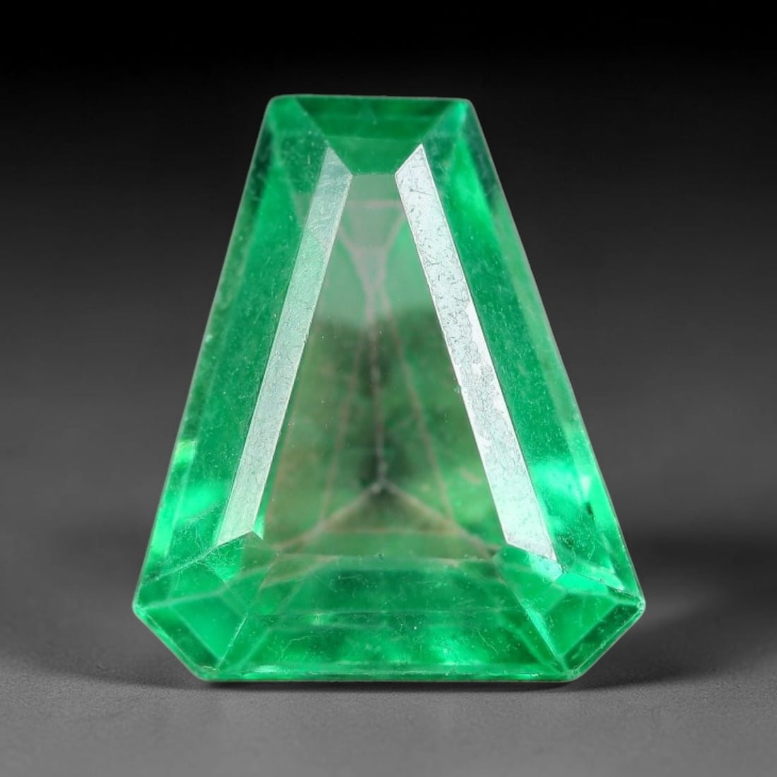 6.17 Carats Natural Brazil Vivid Green Topaz Loose Gemstone, 13FE: This natural Brazil topaz with recorded dimensions of 13.2x11.4x5.7mm, featuring a bright saturated green tone achieved via color coating treatment across the gem surface, with faint subtle natural in