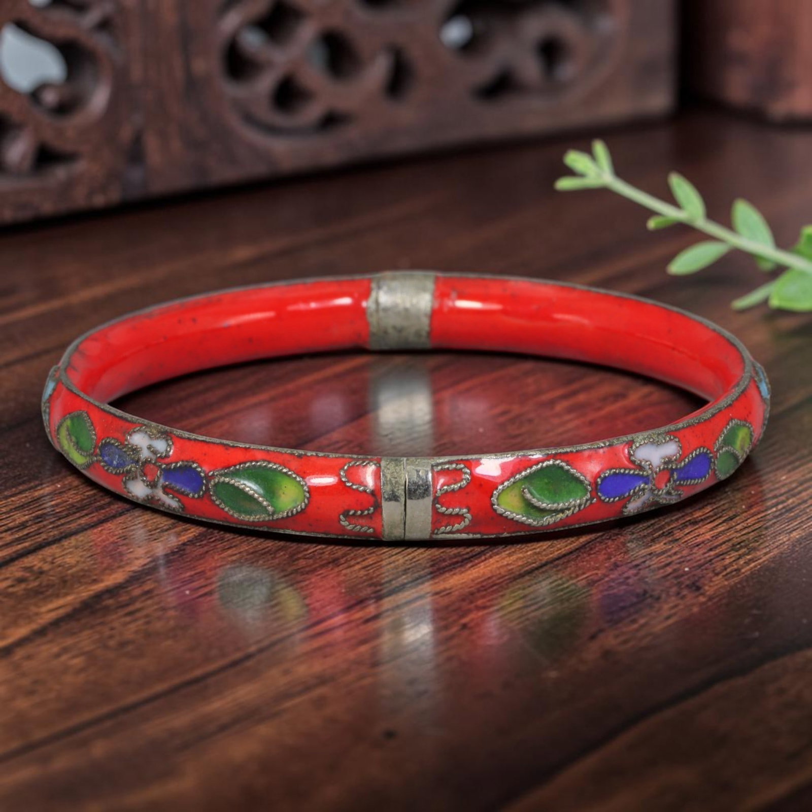 Vintage Chinese Cloisonne Bangle - Red Floral Enamel Bracelet, 74FD: Constructed with silvered metal base finished in traditional Chinese cloisonne wire filigree work, the bangle features a vibrant scarlet enamel ground inlaid with segmented floral motifs in green, dee