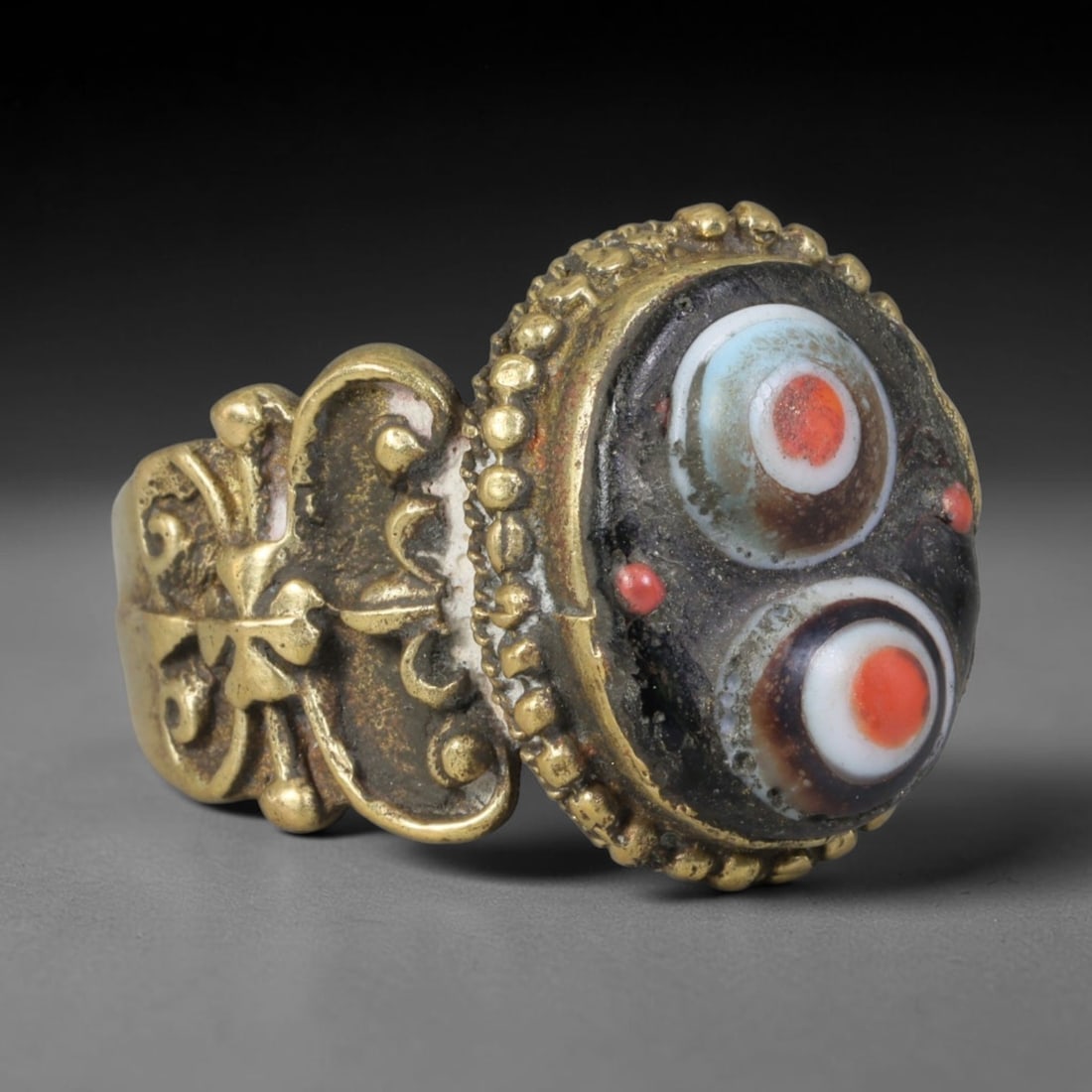 Antique Islamic Millefiori Evil Eye Glass Cabochon Set Vintage Signet Ring (1700-1900 CE), 40AM: The primary collectible value resides within the inset antique millefiori evil-eye glass cabochon, authentic genuine antique glass (distinguished from earlier ancient glass and modern vintage glass) c