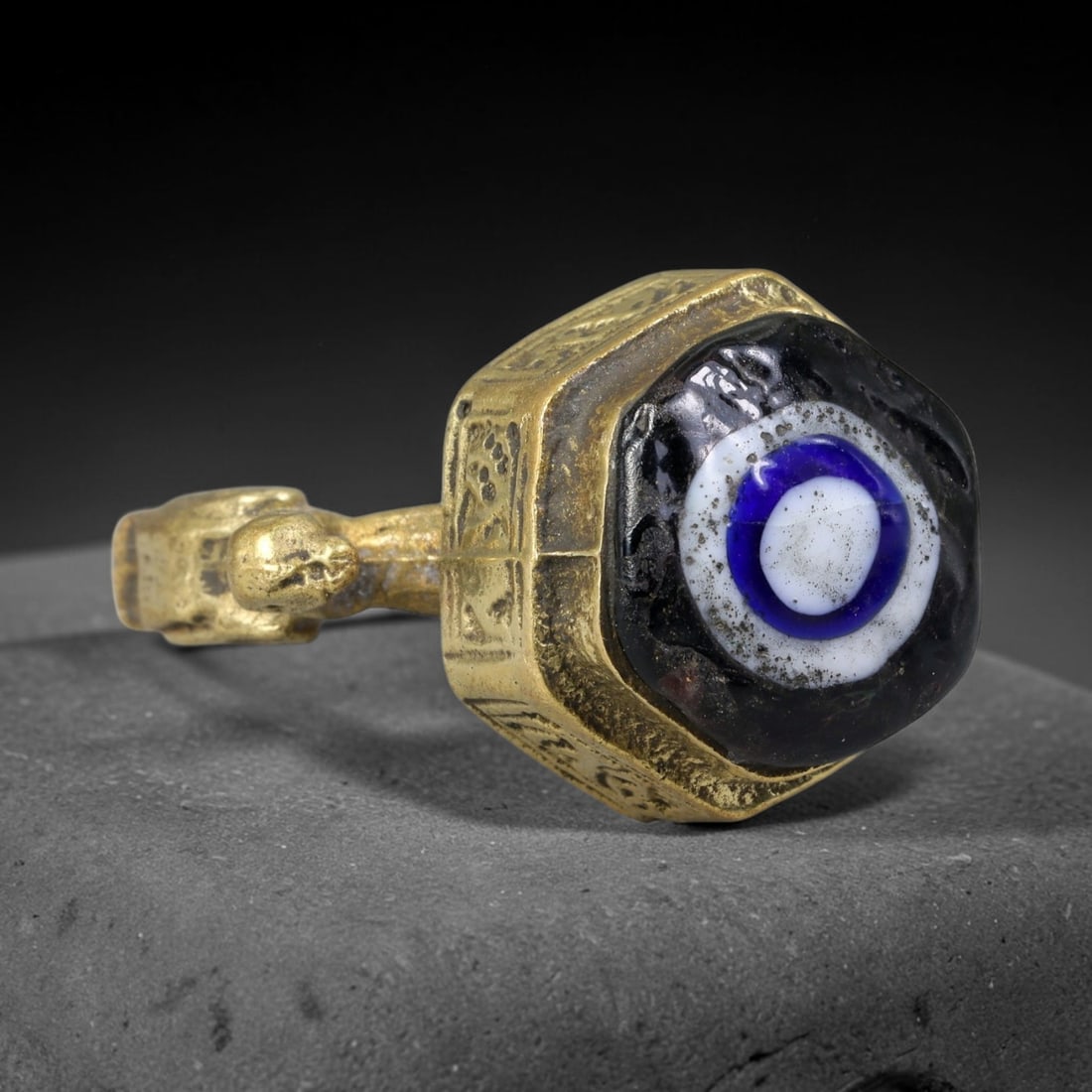 Antique Islamic Millefiori Evil Eye Glass Cabochon Set Vintage Signet Ring (1700-1900 CE), 14AN: The primary collectible value resides within the inset antique millefiori evil-eye glass cabochon, authentic genuine antique glass (distinguished from earlier ancient glass and modern vintage glass) c