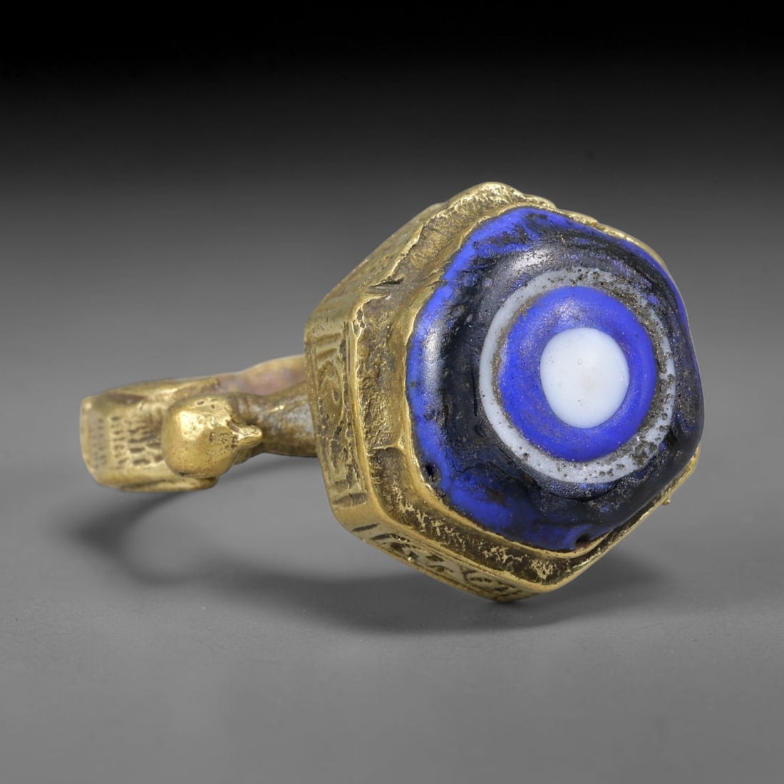 Antique Islamic Millefiori Evil Eye Glass Cabochon Set Vintage Signet Ring (1700-1900 CE), 21AN: The primary collectible value resides within the inset antique millefiori evil-eye glass cabochon, authentic genuine antique glass (distinguished from earlier ancient glass and modern vintage glass) c