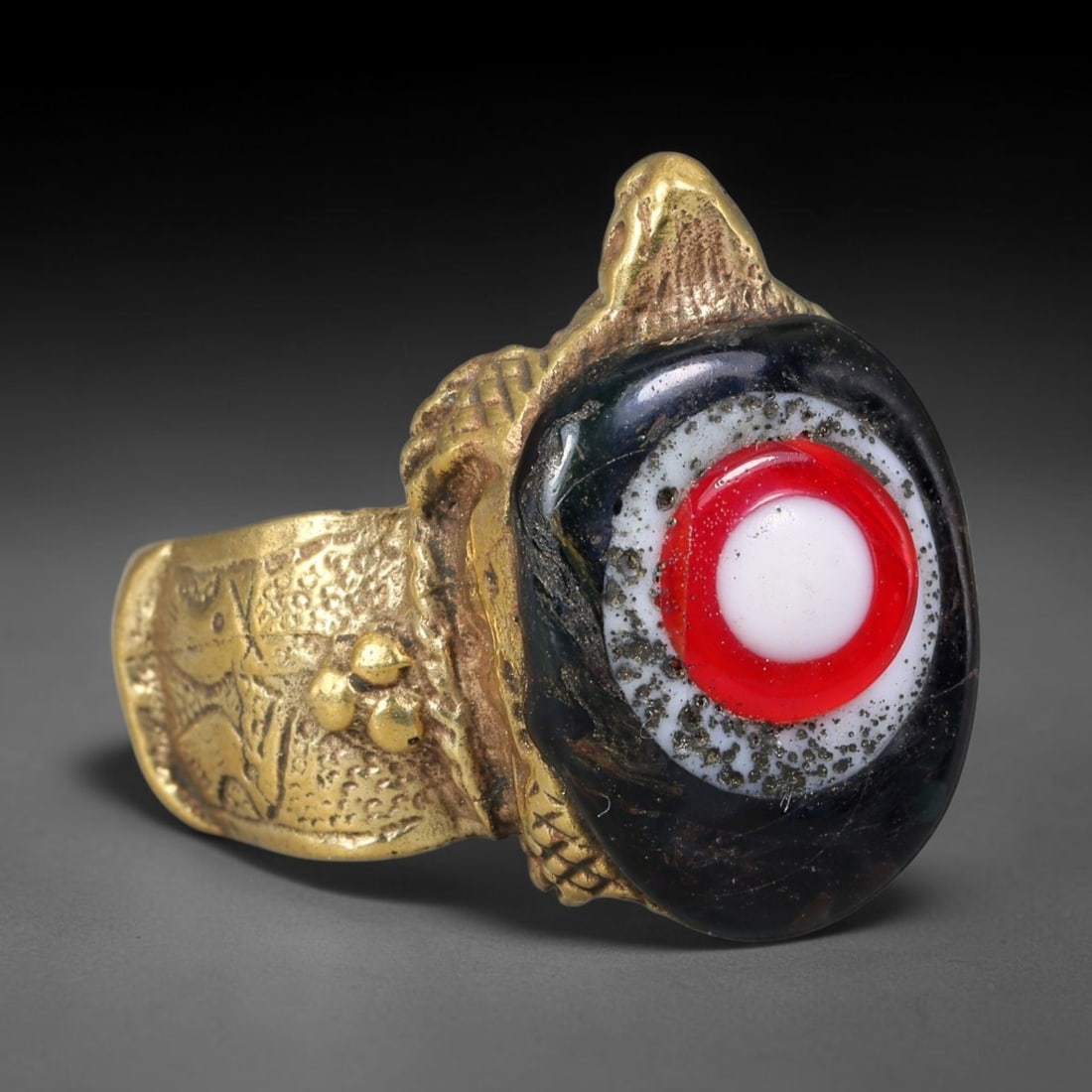 Antique Islamic Millefiori Evil Eye Glass Cabochon Set Vintage Signet Ring (1700-1900 CE), 7AN: The primary collectible value resides within the inset antique millefiori evil-eye glass cabochon, authentic genuine antique glass (distinguished from earlier ancient glass and modern vintage glass) c