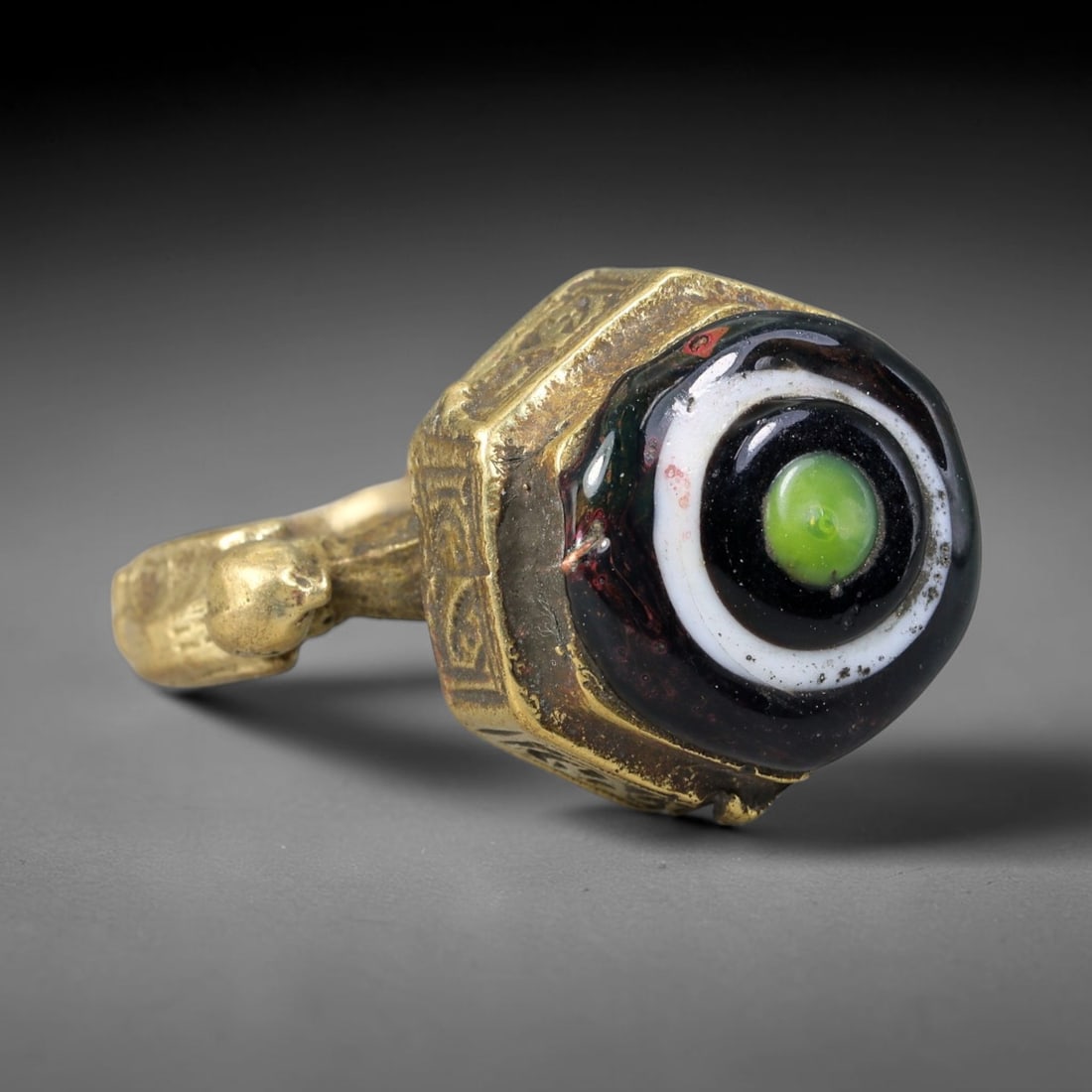 Antique Islamic Millefiori Evil Eye Glass Cabochon Set Vintage Signet Ring (1700-1900 CE), 13AN: The primary collectible value resides within the inset antique millefiori evil-eye glass cabochon, authentic genuine antique glass (distinguished from earlier ancient glass and modern vintage glass) c