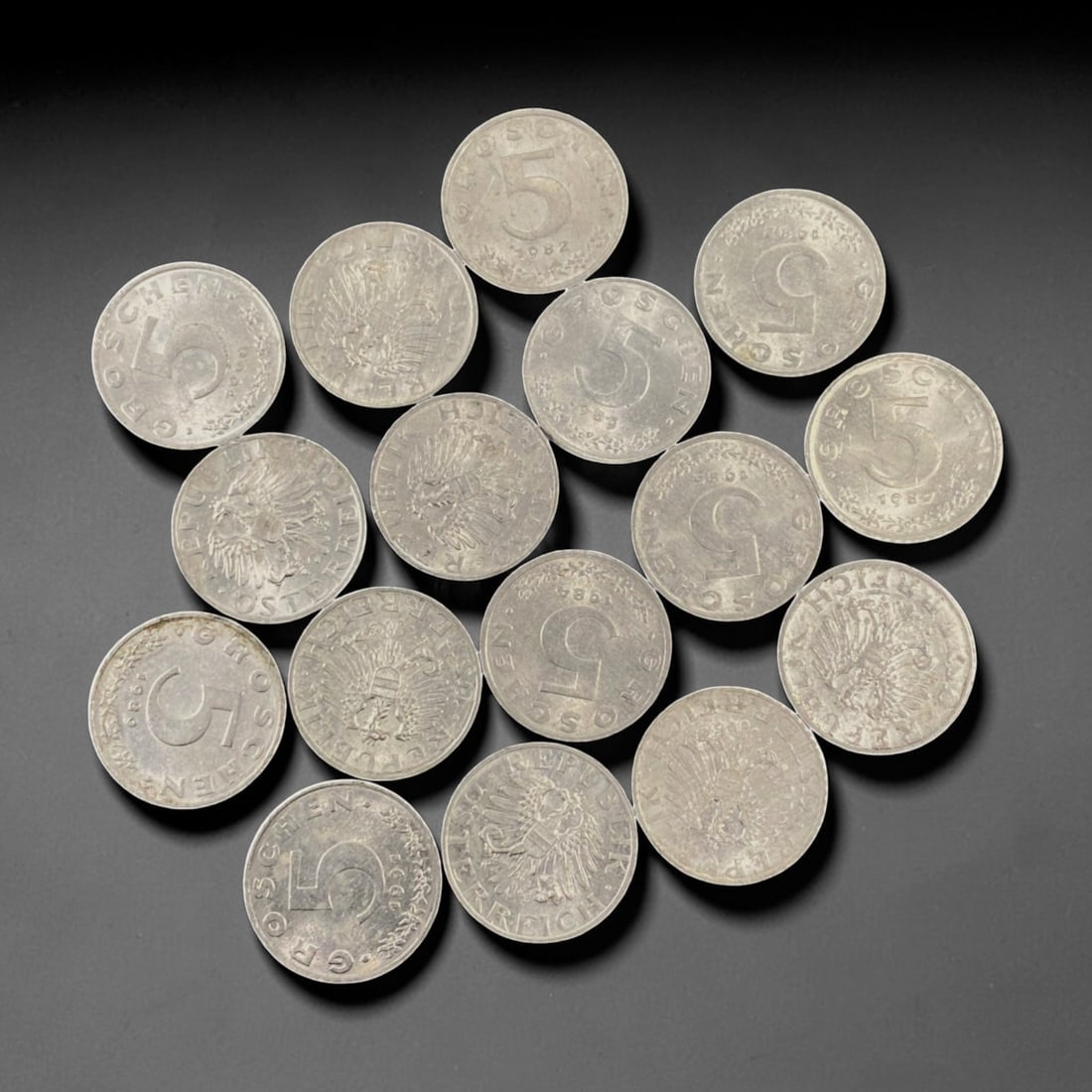 AUSTRIA: Republican Continuity - 5 Groschen Bulk Coin Lot, 24V: This bulk lot of Austrian 5 Groschen coins features the iconic federal eagle, the enduring symbol of the Austrian Republic. Minted primarily in the 1980s and early 1990s, these lightweight aluminum co