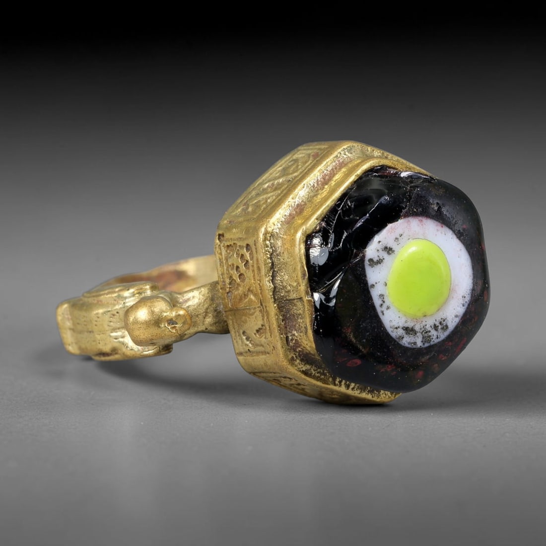 Antique Islamic Millefiori Evil Eye Glass Cabochon Set Vintage Signet Ring (1700-1900 CE), 57AN: The primary collectible value resides within the inset antique millefiori evil-eye glass cabochon, authentic genuine antique glass (distinguished from earlier ancient glass and modern vintage glass) c