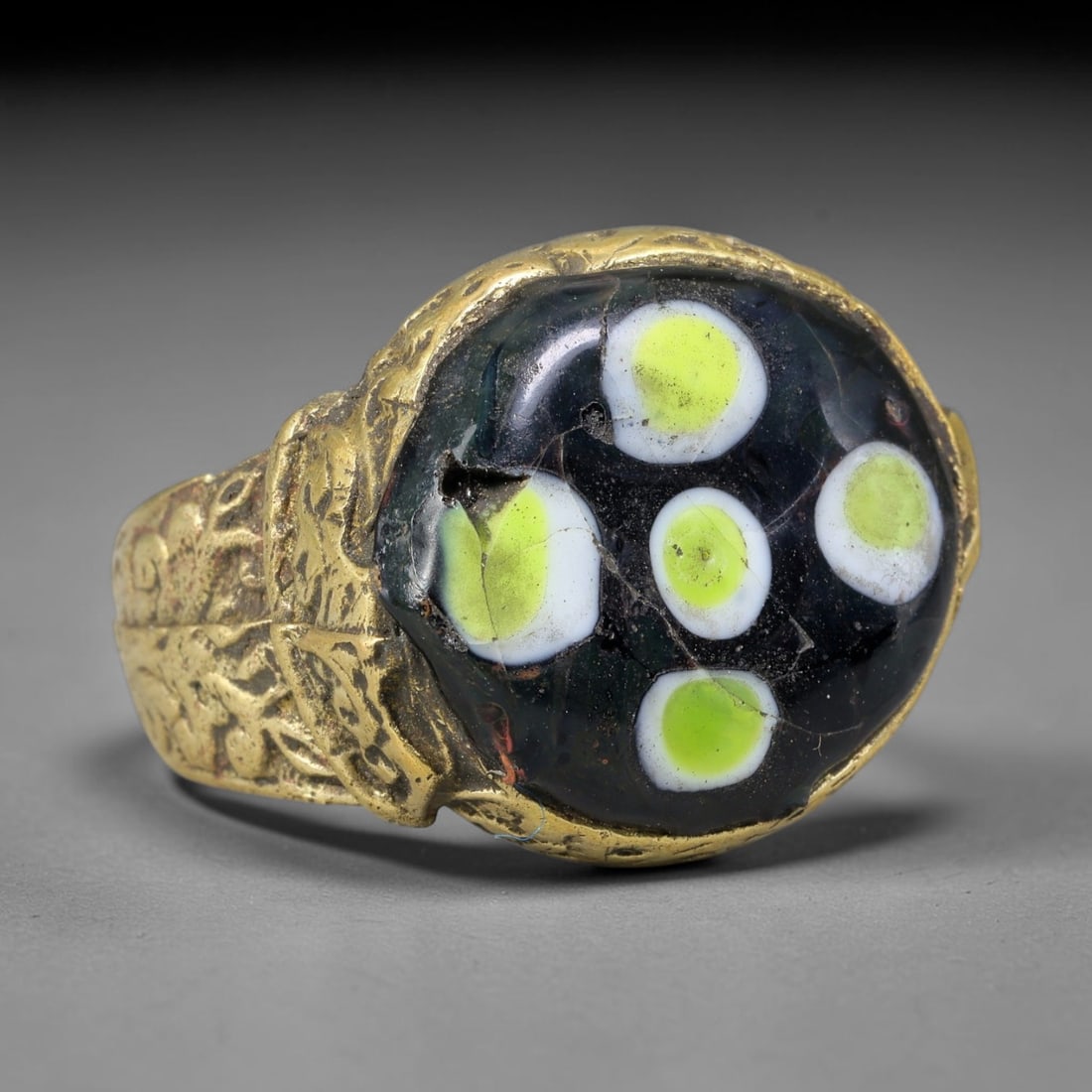 Antique Islamic Millefiori Evil Eye Glass Cabochon Set Vintage Signet Ring (1700-1900 CE), 2AN: The primary collectible value resides within the inset antique millefiori evil-eye glass cabochon, authentic genuine antique glass (distinguished from earlier ancient glass and modern vintage glass) c