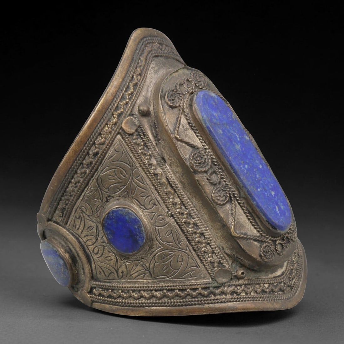A Vintage Central Asian Silver-Plated Lapis Lazuli Cuff Bracelet, 31AH: A handcrafted vintage cuff bracelet, measuring approximately 6 cm in width, showcasing traditional Central Asian (Afghan/Turkmen) tribal jewelry design. The piece features a silver-plated metal base, 