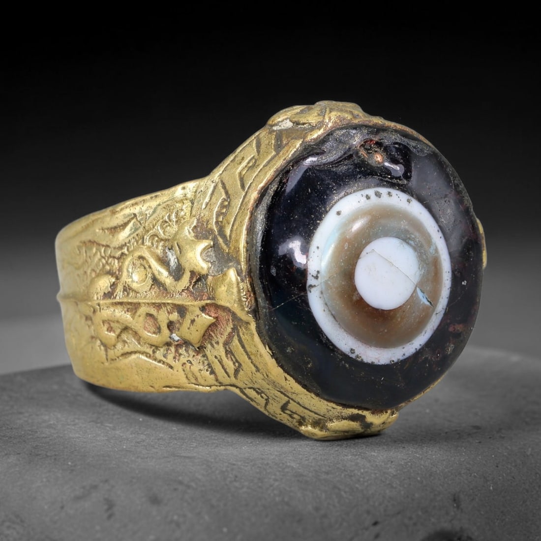 Antique Islamic Millefiori Evil Eye Glass Cabochon Set Vintage Signet Ring (1700-1900 CE), 50AN: The primary collectible value resides within the inset antique millefiori evil-eye glass cabochon, authentic genuine antique glass (distinguished from earlier ancient glass and modern vintage glass) c